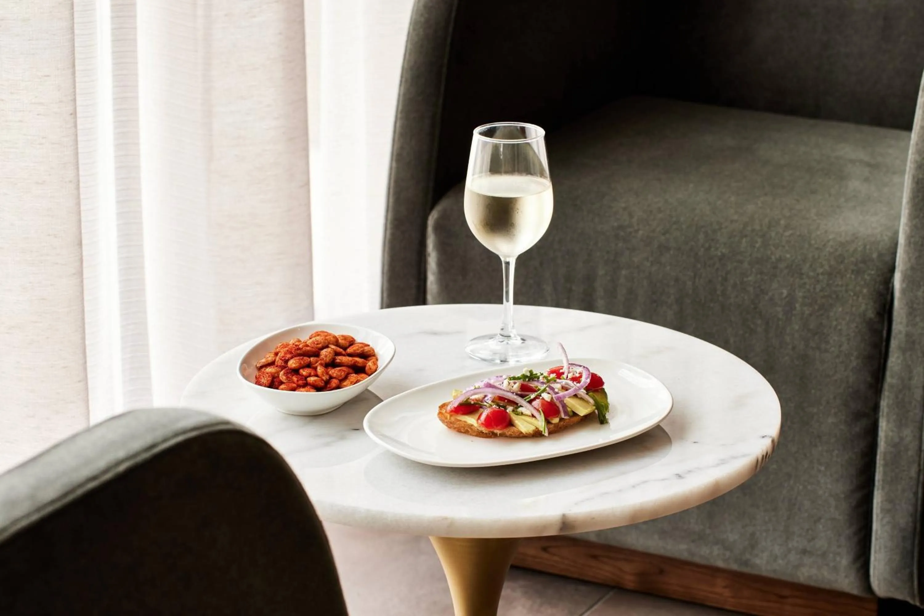 Lounge or bar in AC Hotel by Marriott Columbus Downtown