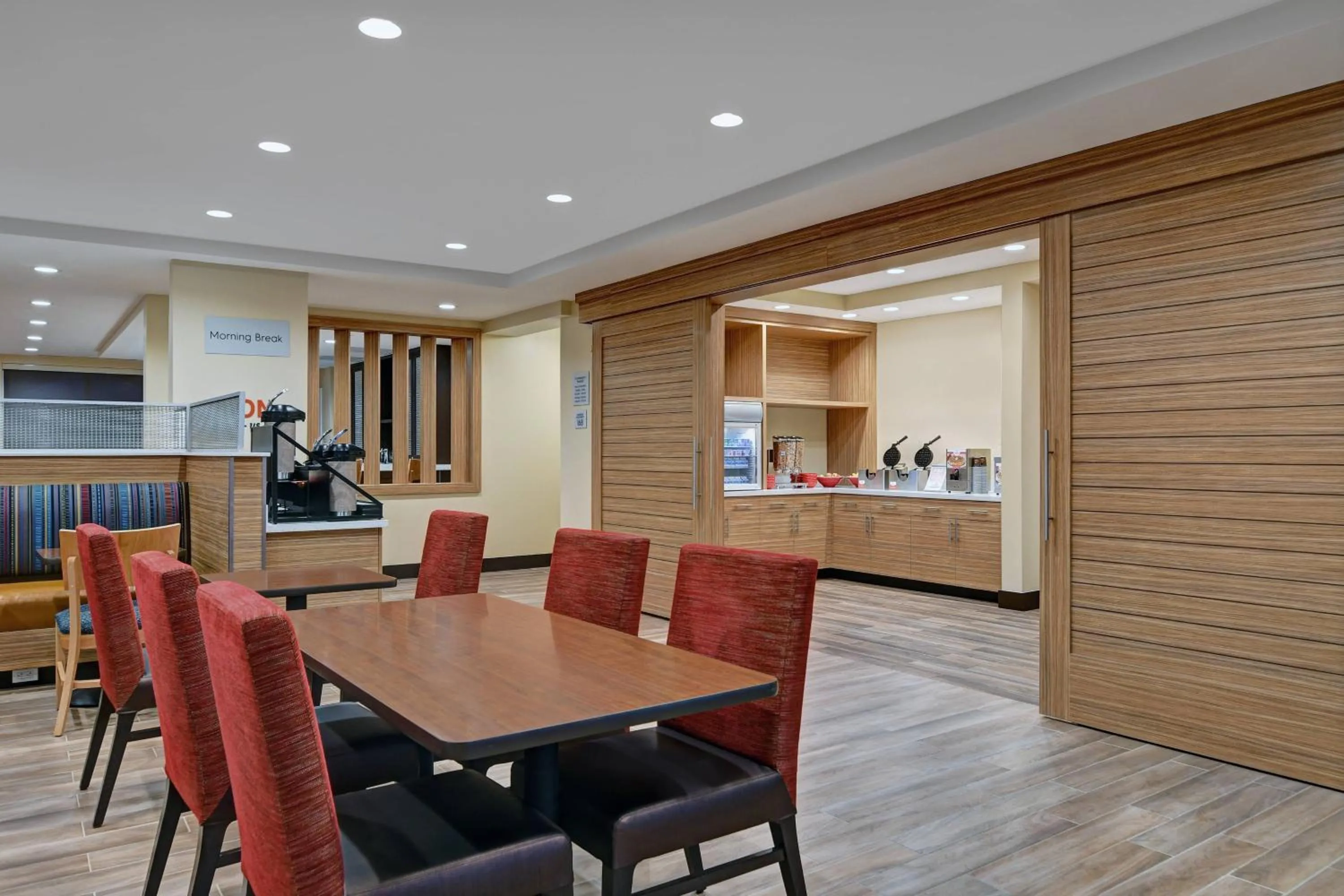 Breakfast in TownePlace Suites By Marriott Lima