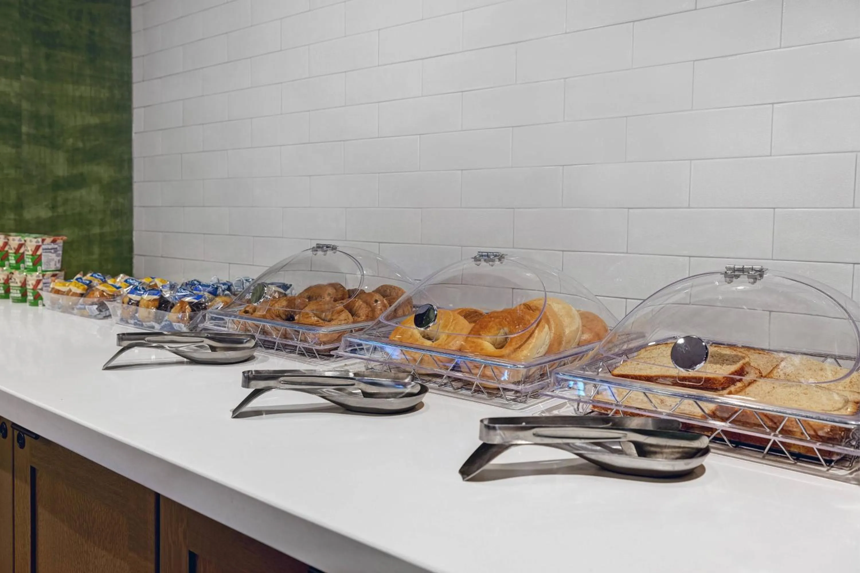 Breakfast in Fairfield by Marriott Inn & Suites Denver Airport at Gateway Park