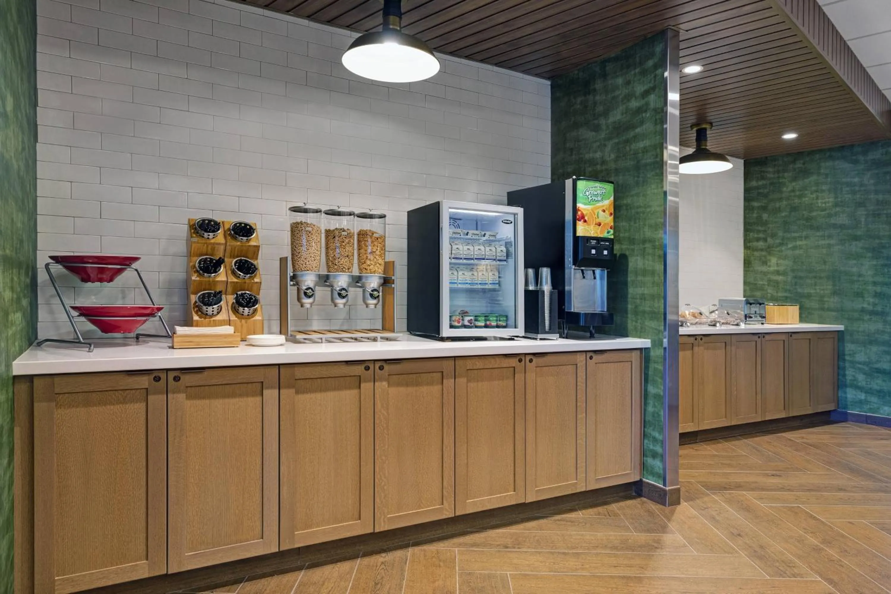 Breakfast in Fairfield by Marriott Inn & Suites Denver Airport at Gateway Park