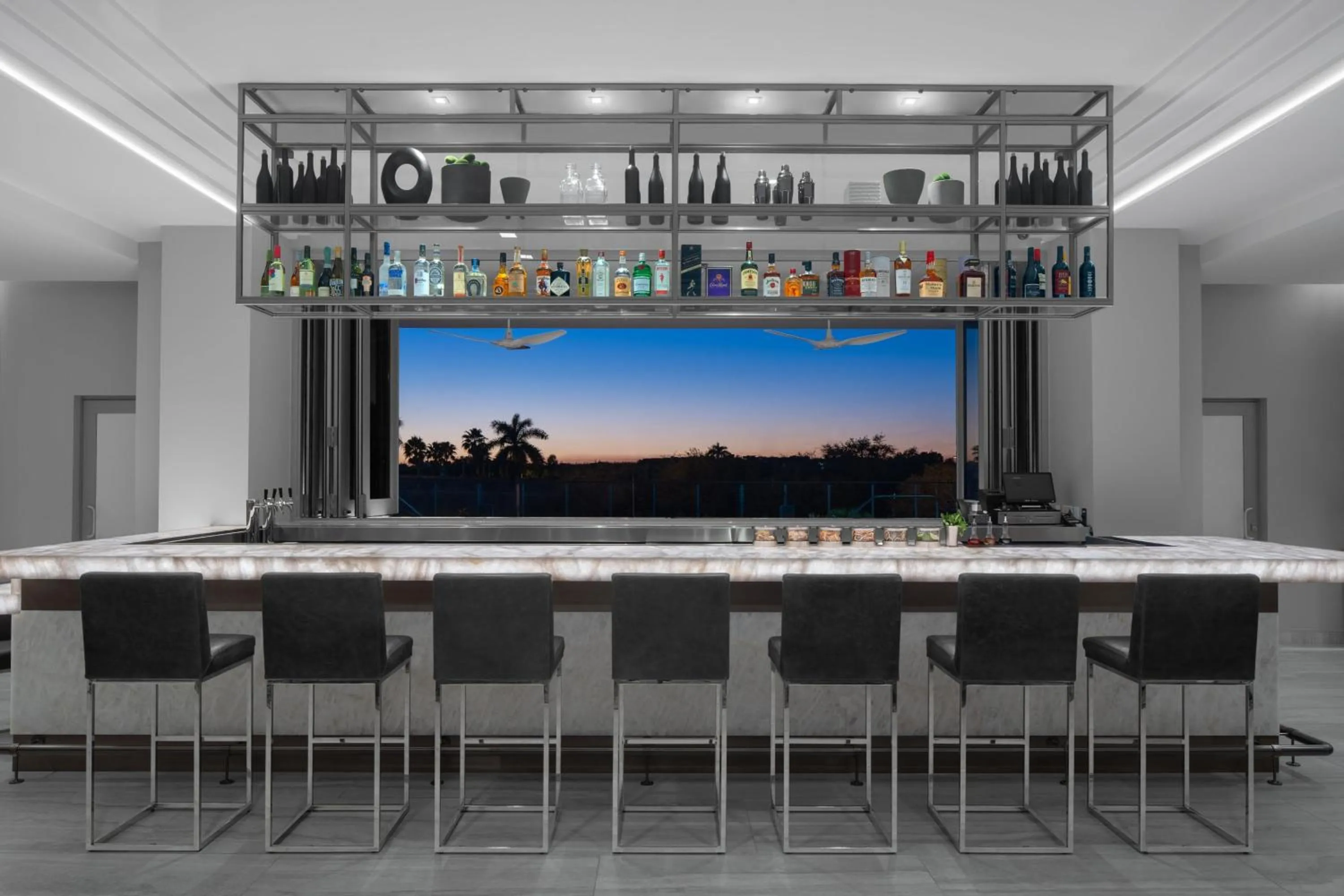 Lounge or bar in AC Hotel by Marriott Miami Dadeland