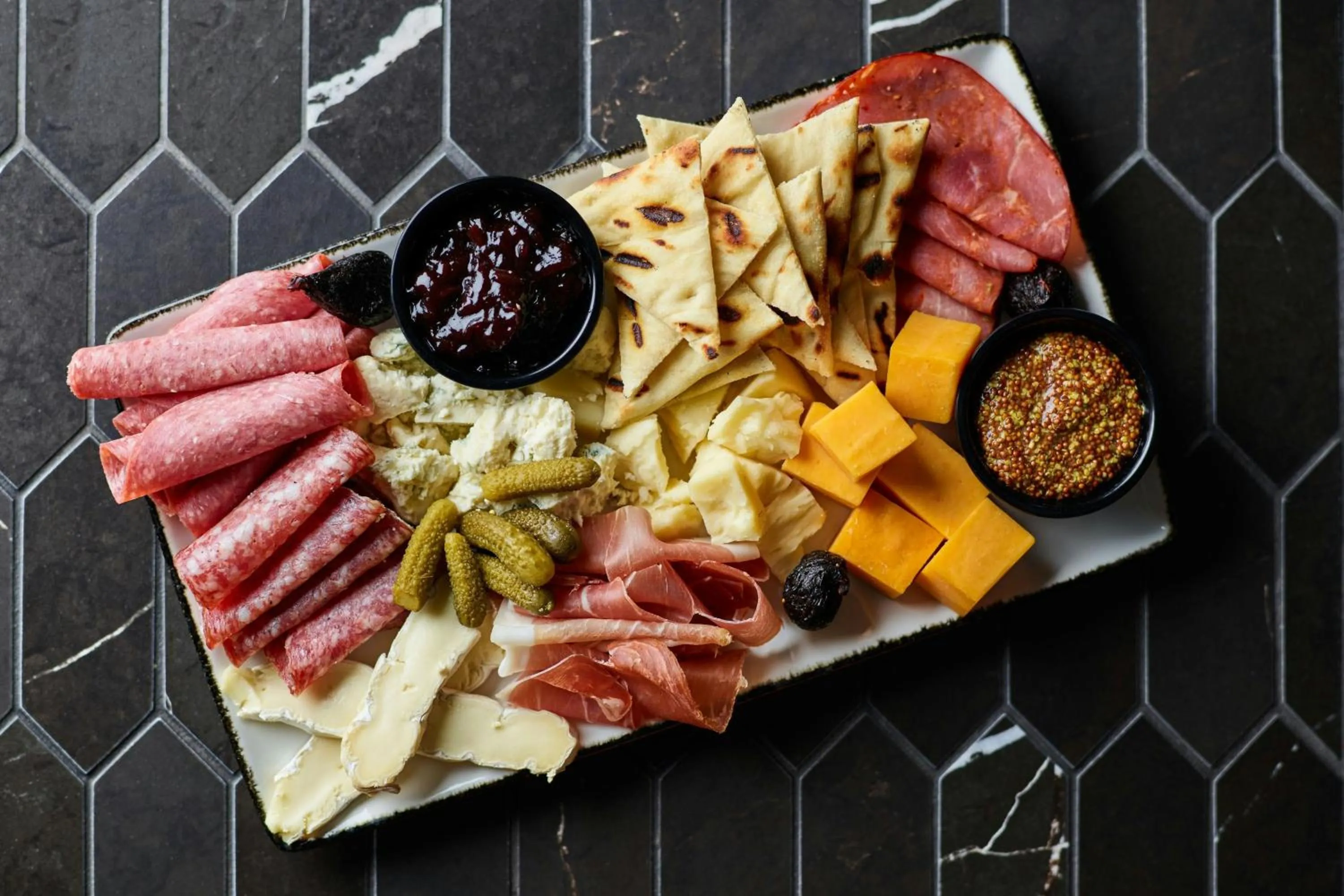 Lounge or bar in Rand Tower Hotel, Minneapolis, a Tribute Portfolio Hotel