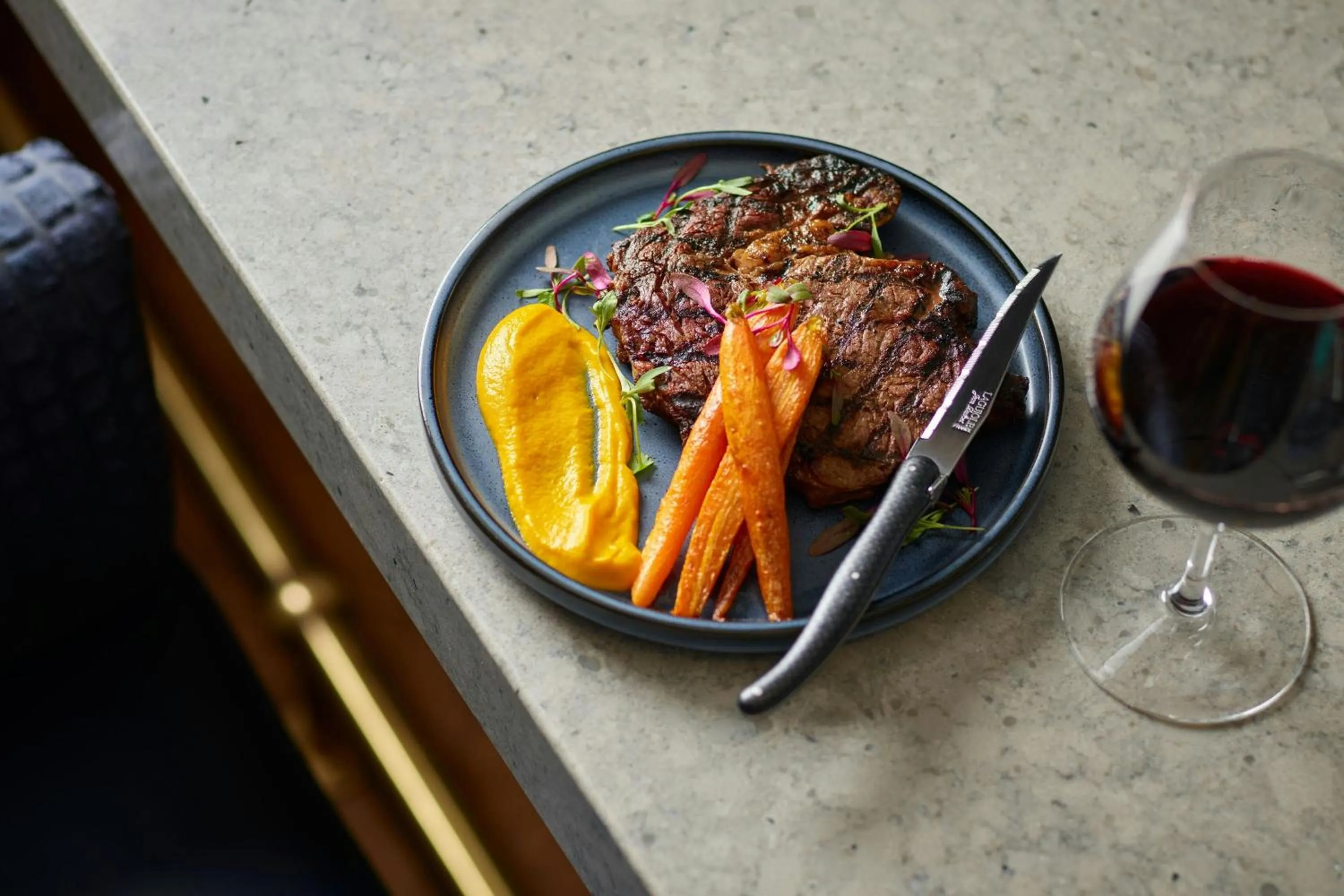 Lounge or bar in Rand Tower Hotel, Minneapolis, a Tribute Portfolio Hotel