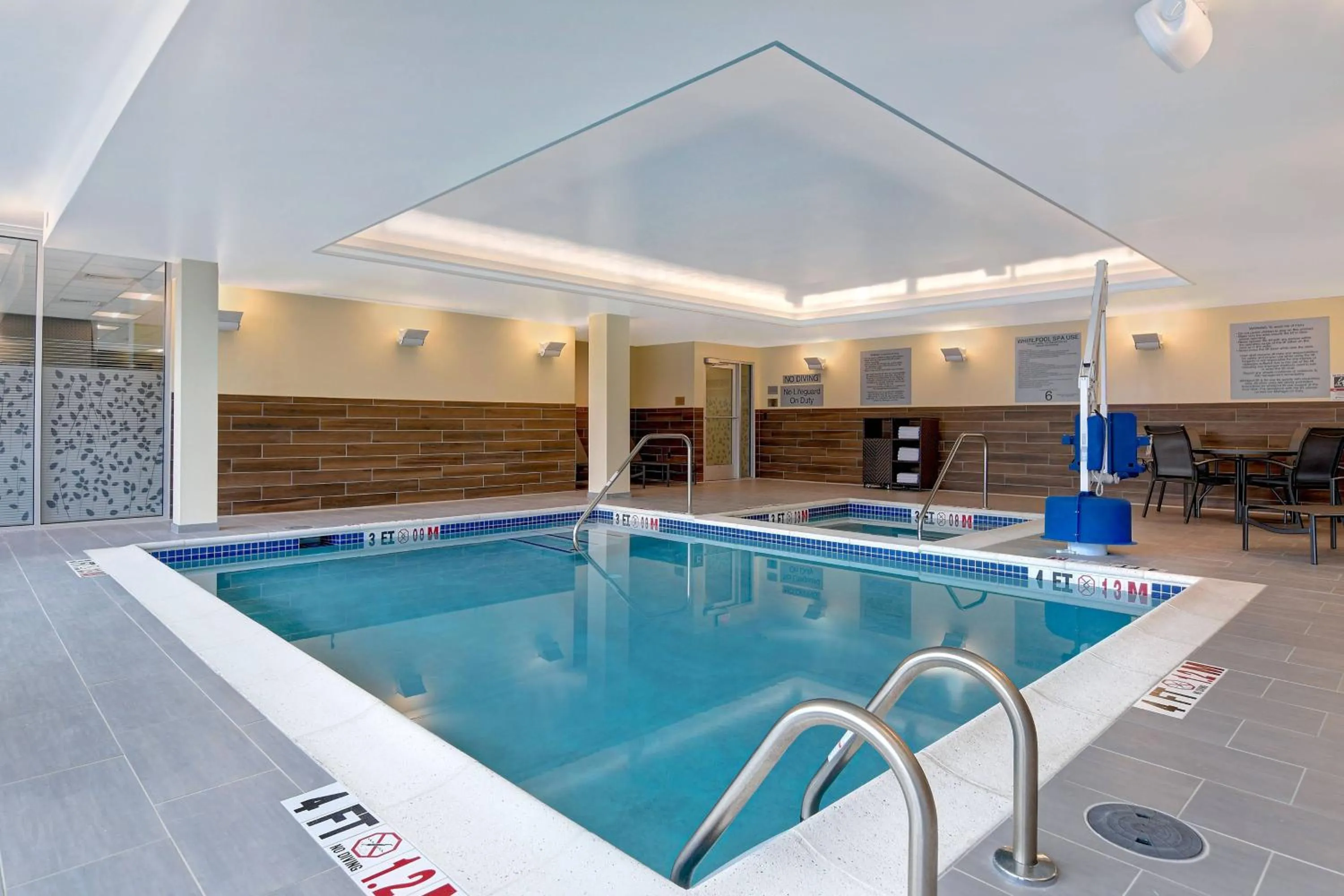 Swimming pool in Fairfield Inn & Suites by Marriott Selinsgrove