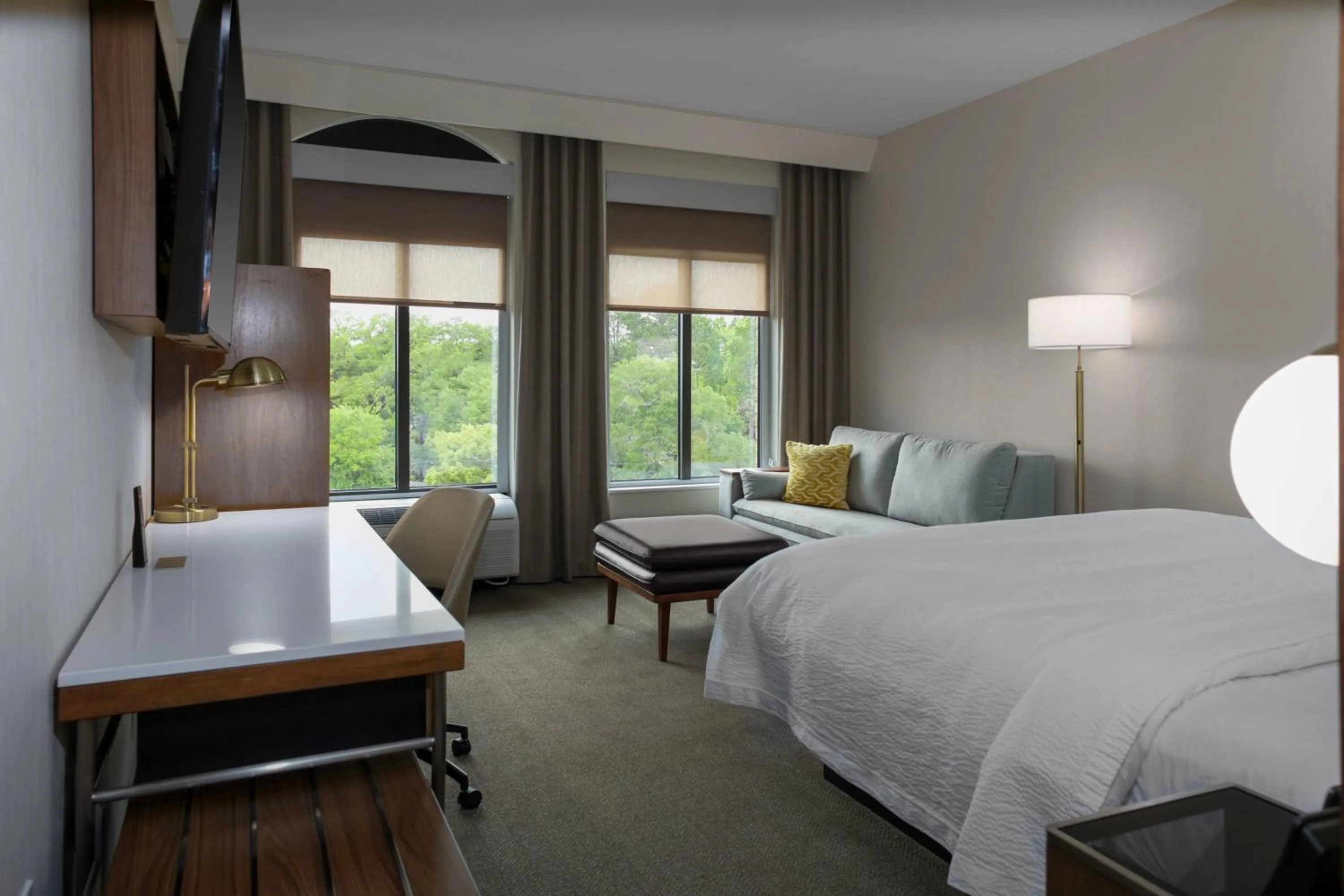 Photo of the whole room, Bed in Courtyard by Marriott Thomasville Downtown