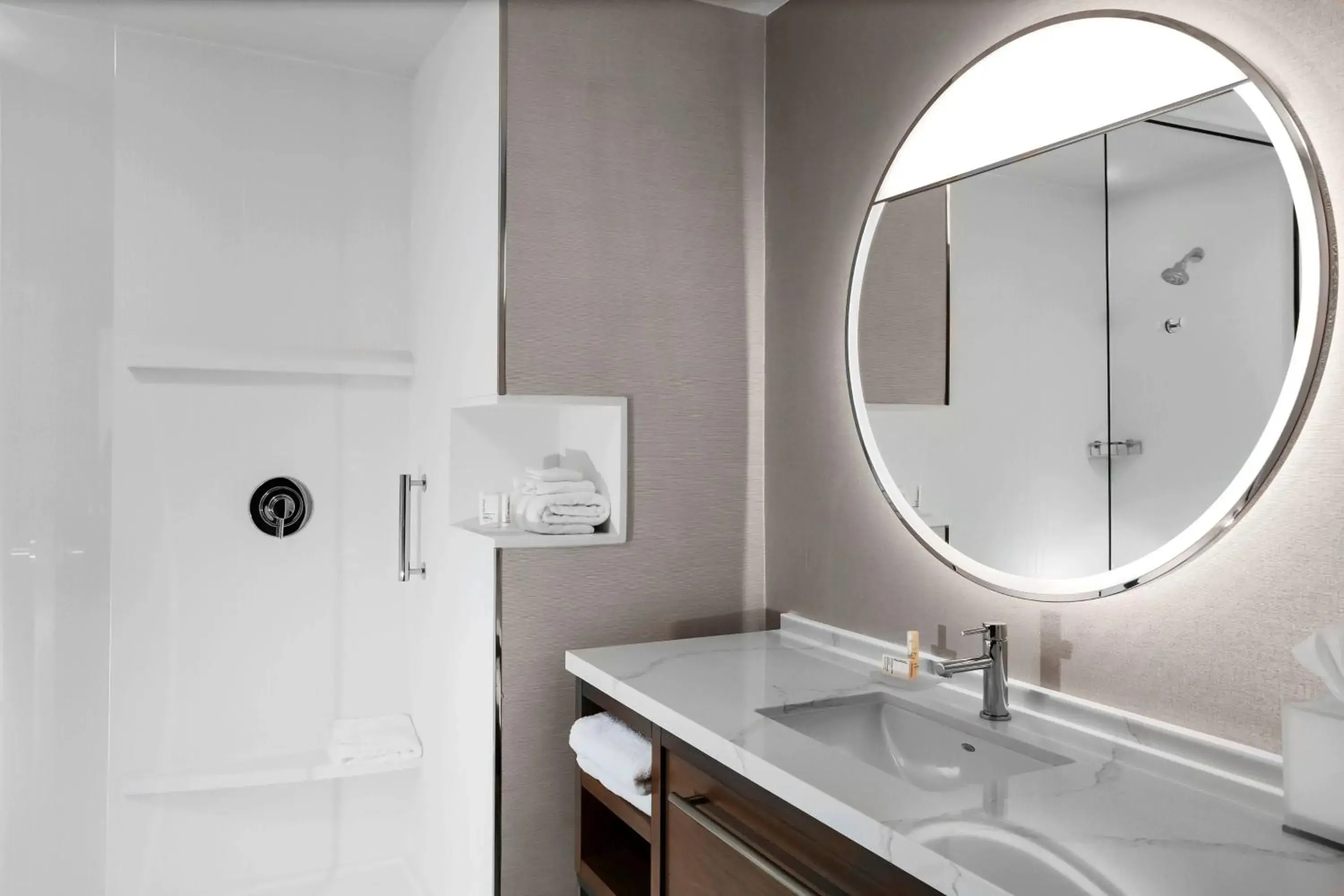 Queen Guest Room with 2 Queen Beds - City View in Courtyard by Marriott Thomasville Downtown Queen Guest Room with 2 Queen Beds - City View in Courtyard by Marriott Thomasville Downtown