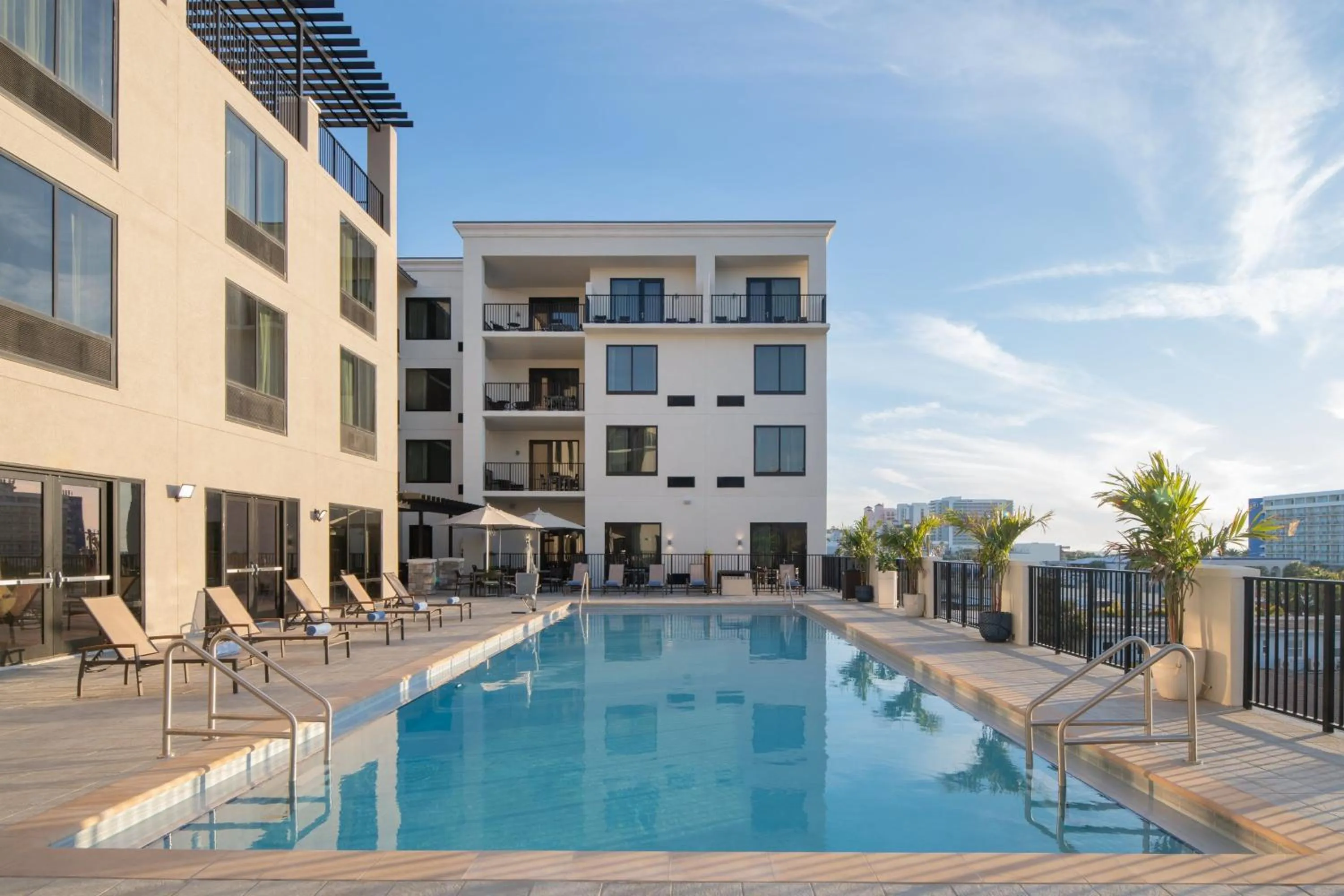 Swimming pool in Courtyard by Marriott Clearwater Beach