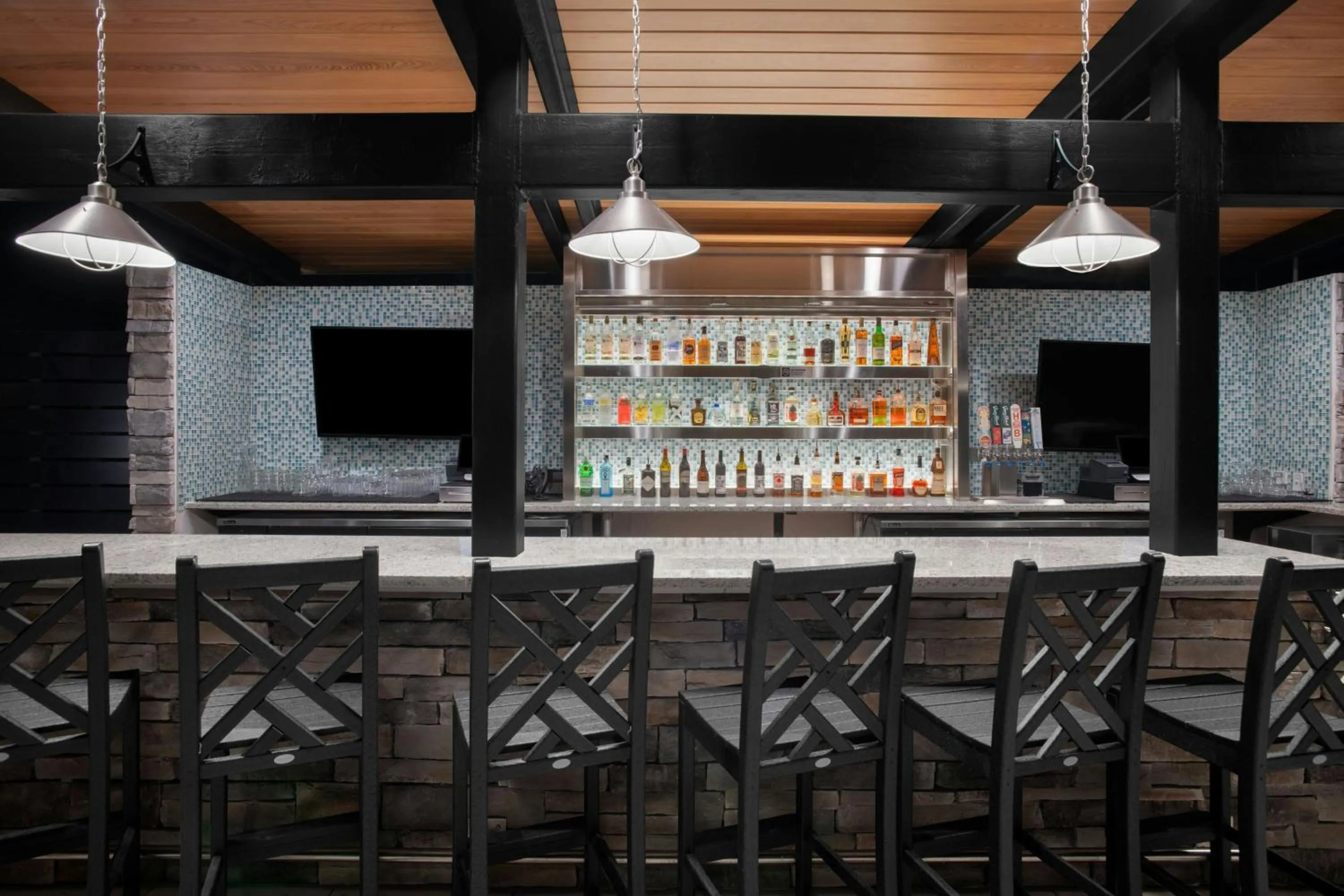 Lounge or bar in Courtyard by Marriott Clearwater Beach