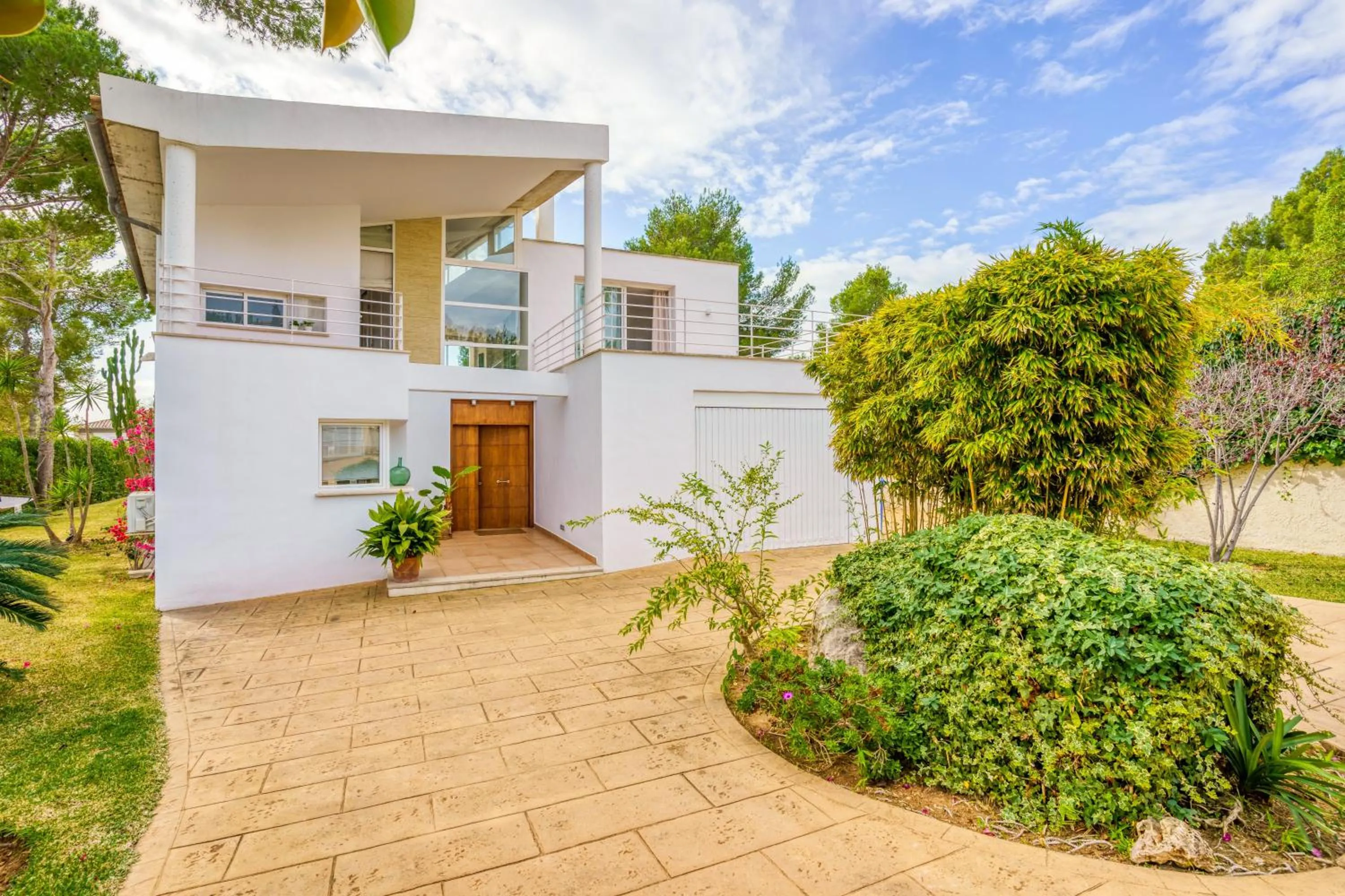 Property building in Casa Suca