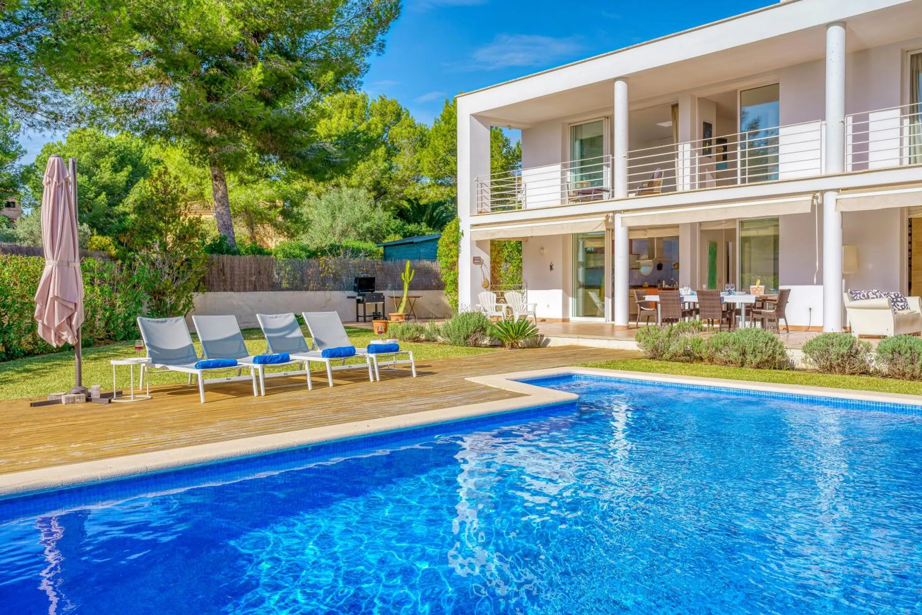 Property building in Casa Suca