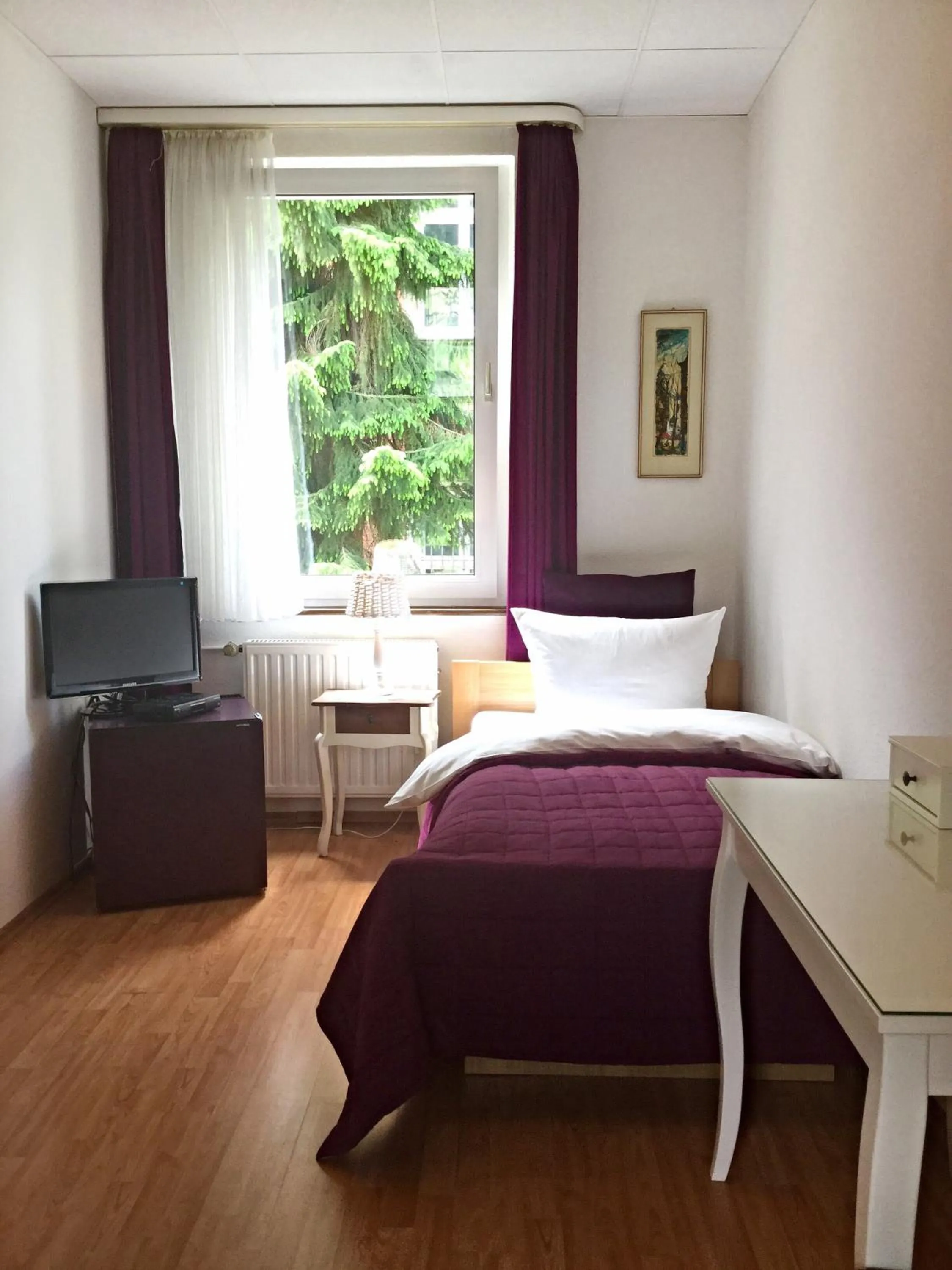 Photo of the whole room, Bed in Hotel Hölscher