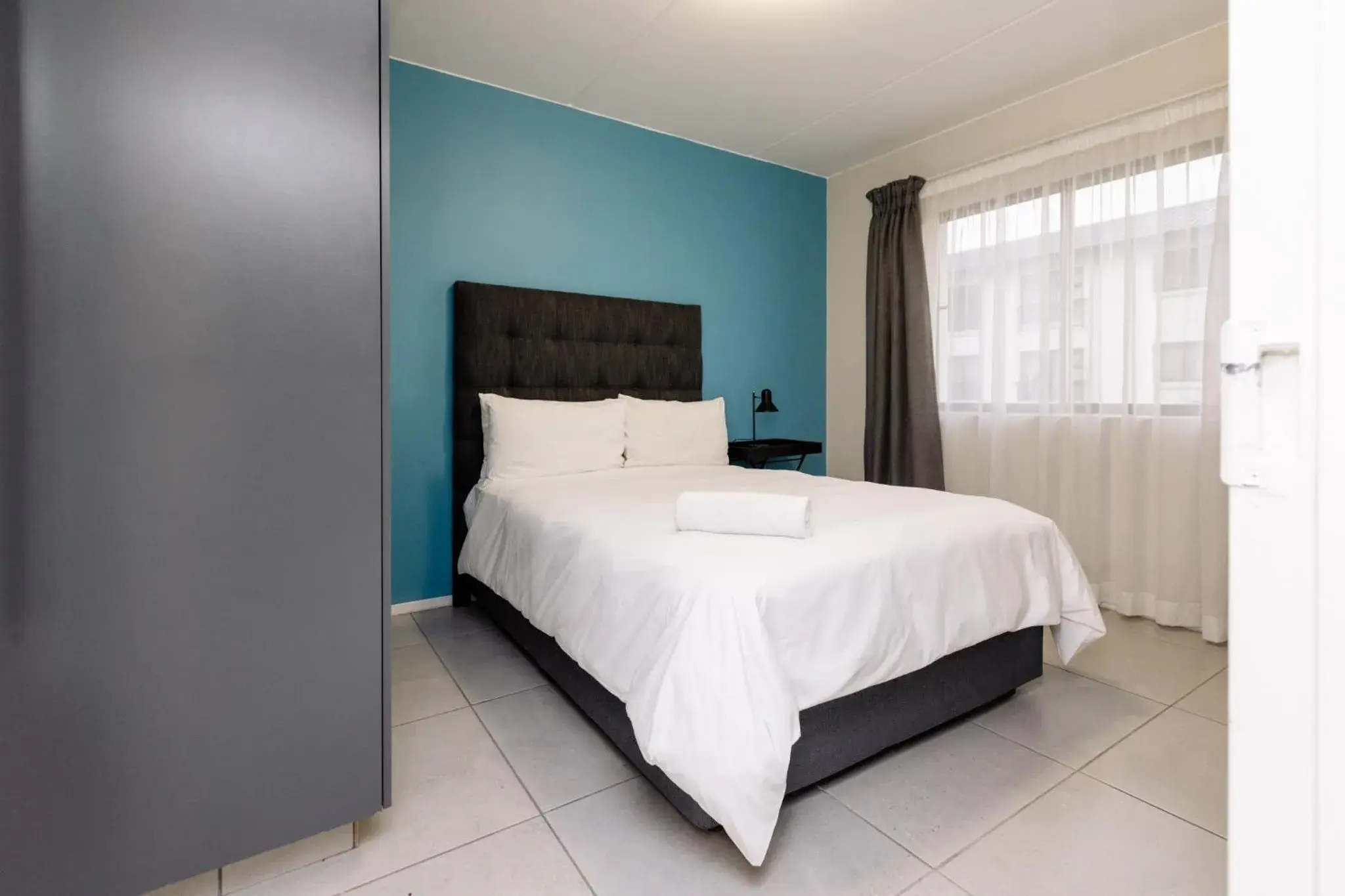 Photo of the whole room, Bed in MINT Express Sandton View Photo of the whole room, Bed in MINT Express Sandton View