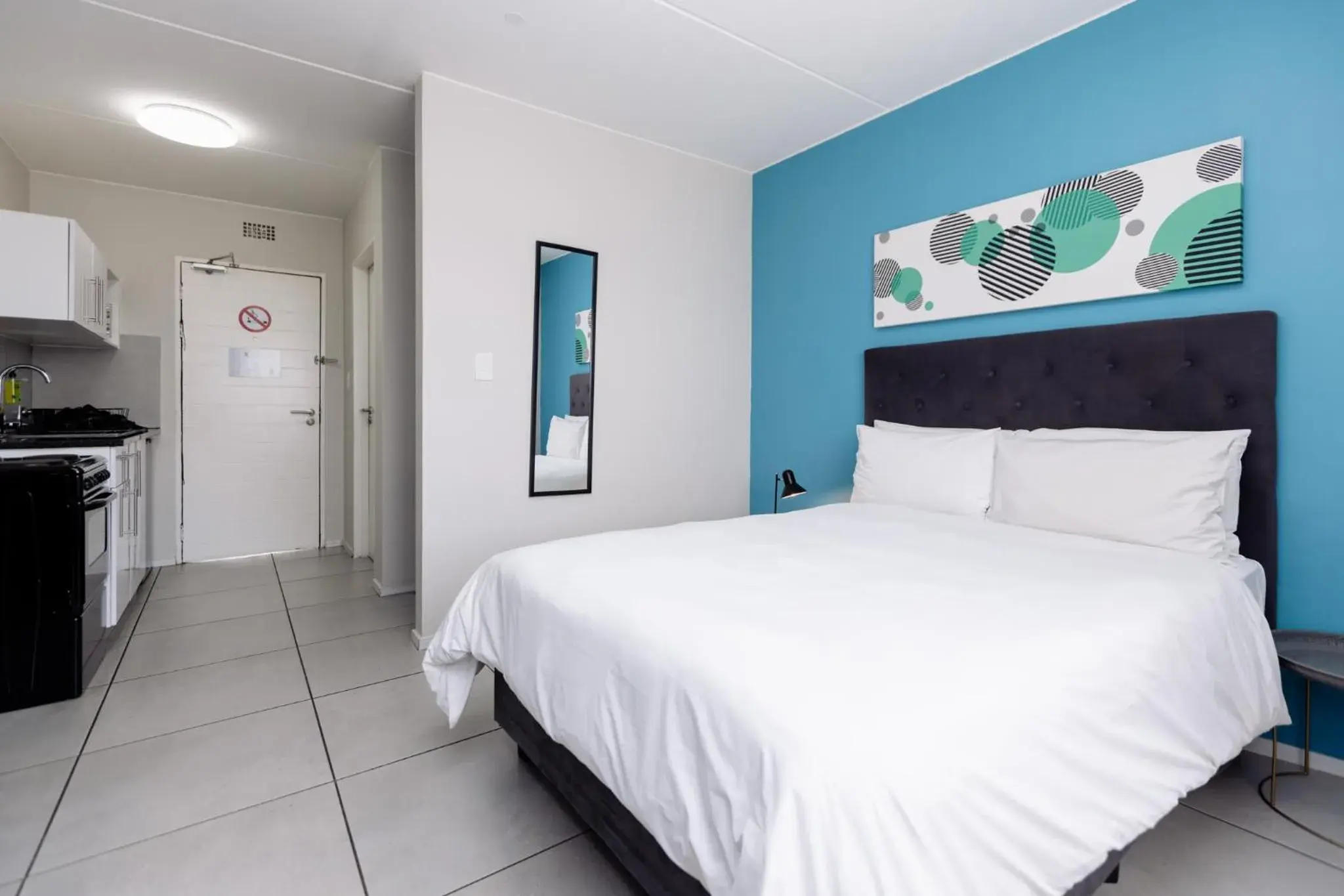 Photo of the whole room, Bed in MINT Express Sandton View Photo of the whole room, Bed in MINT Express Sandton View