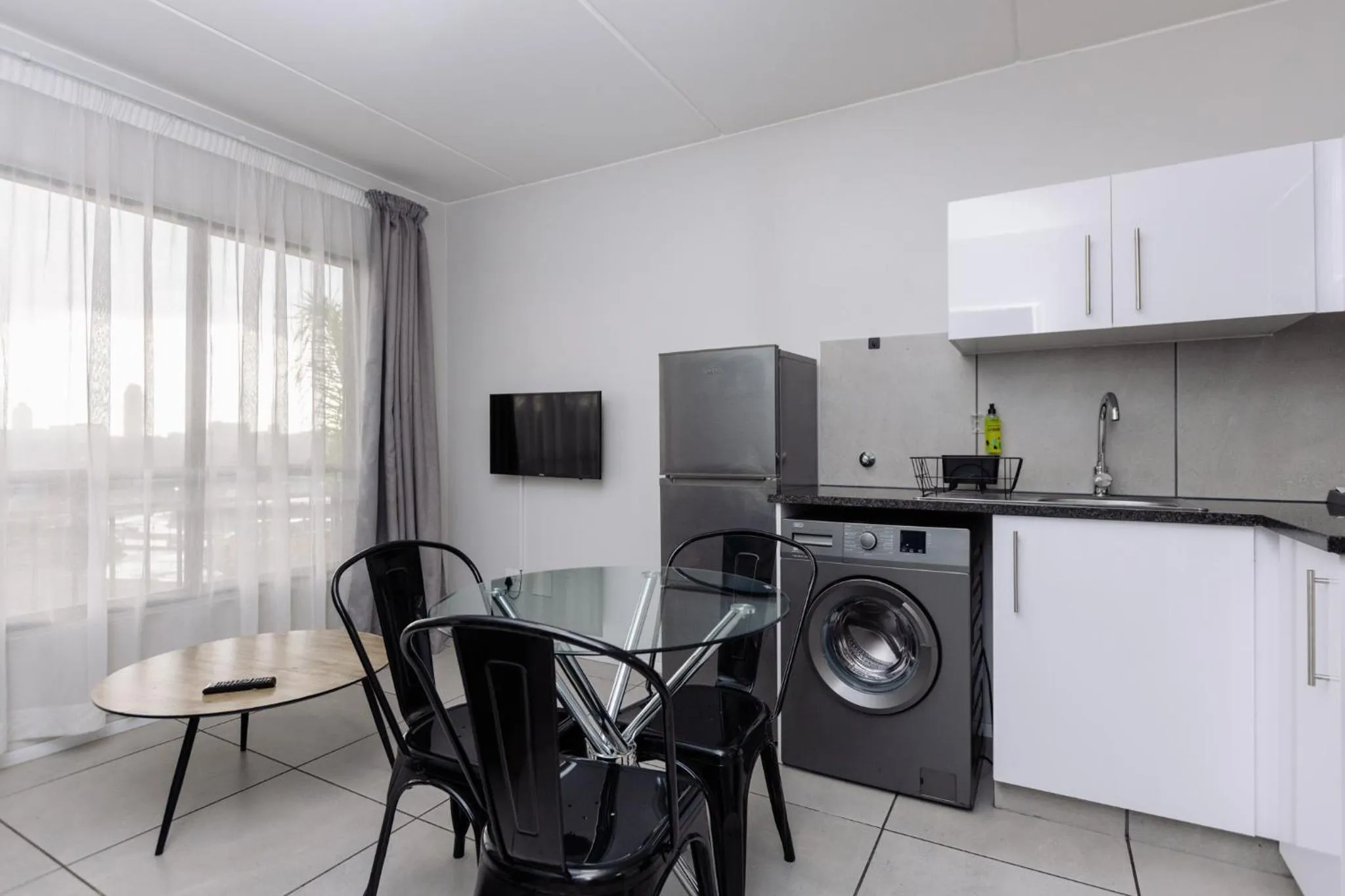 Kitchen or kitchenette in MINT Express Sandton View