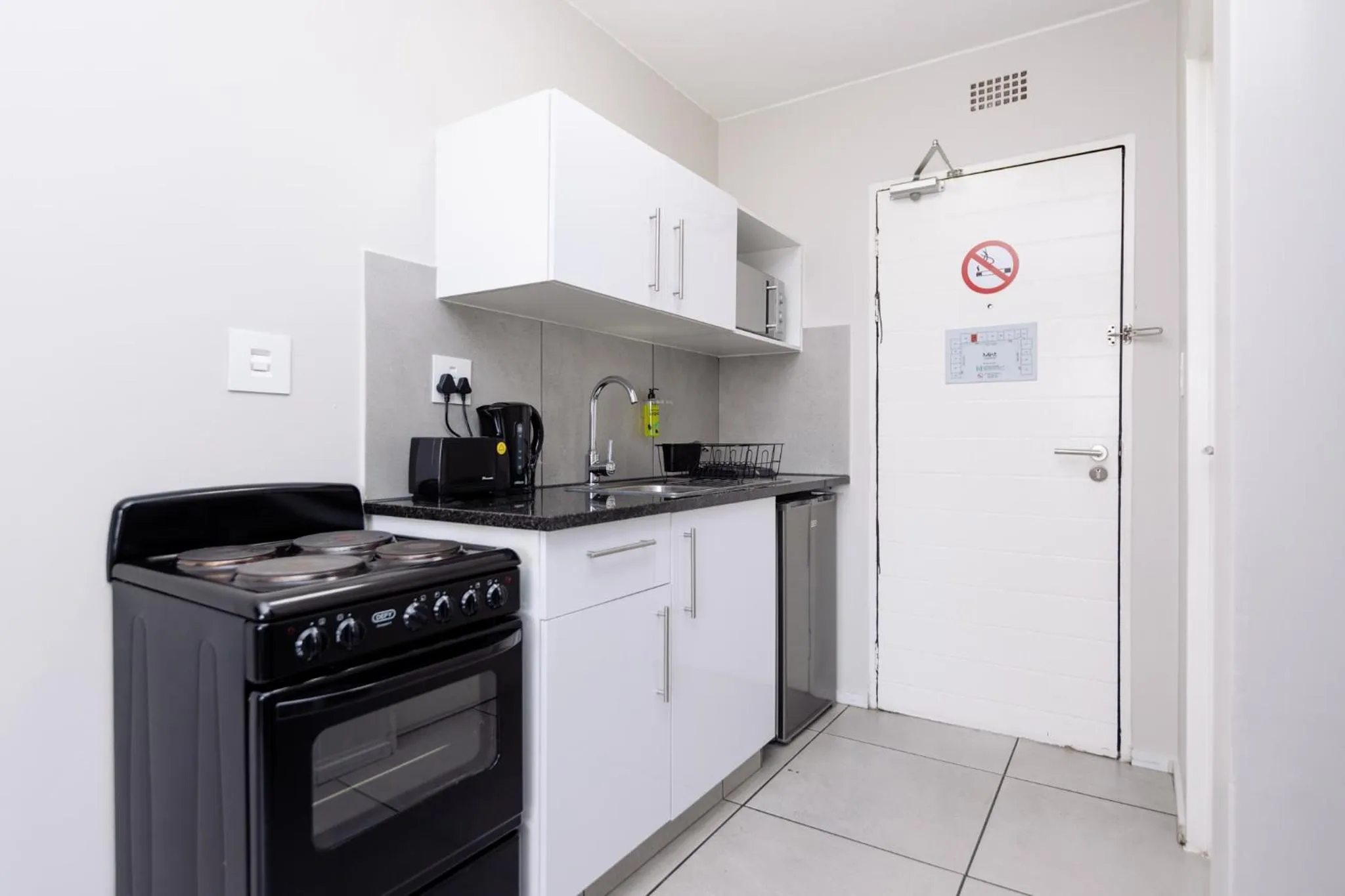Kitchen or kitchenette in MINT Express Sandton View