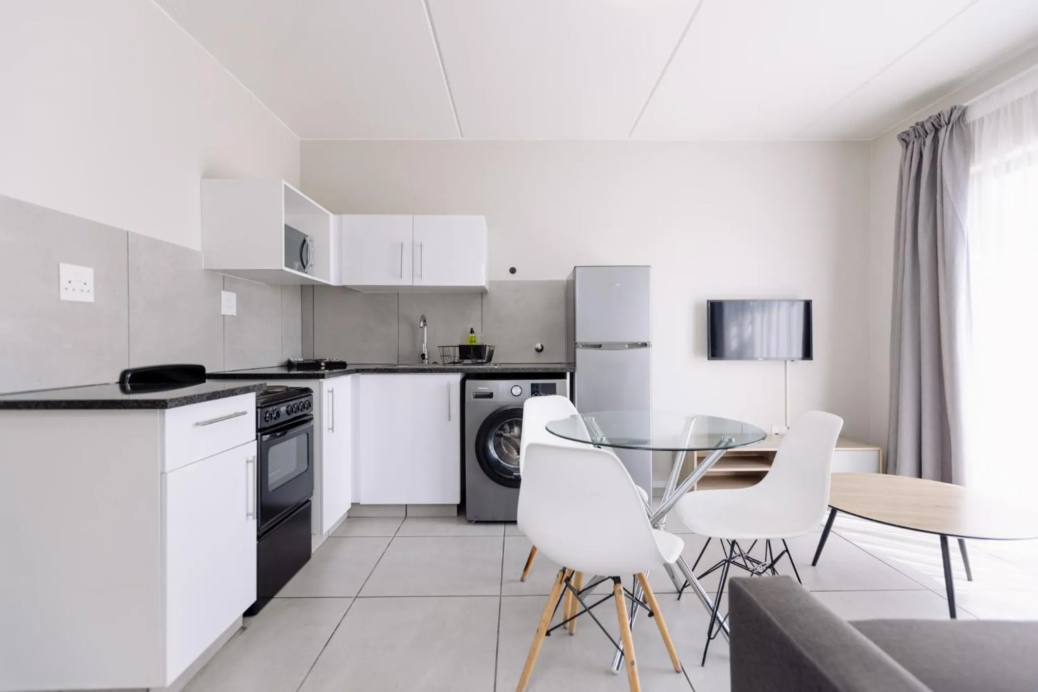 Kitchen or kitchenette in MINT Express Sandton View