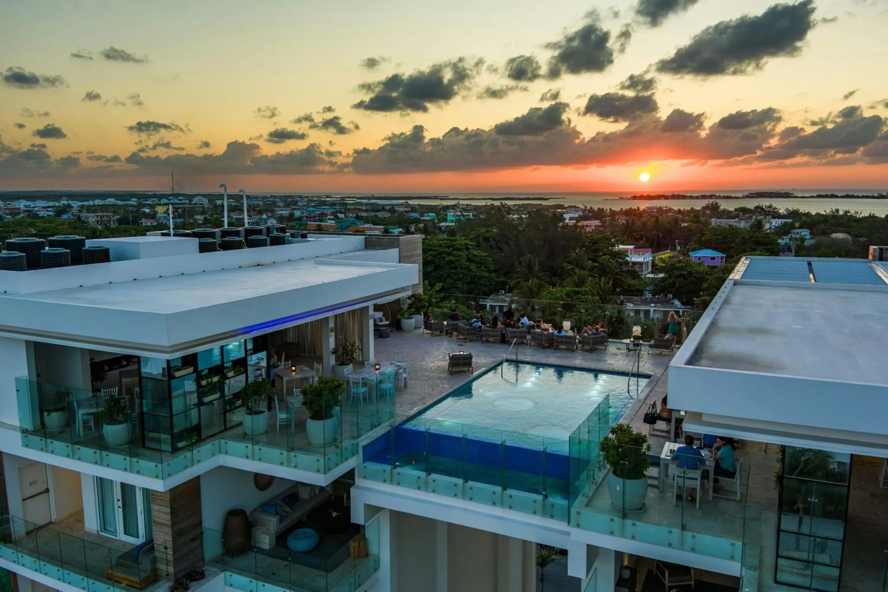 Swimming pool in Alaia Belize, Autograph Collection