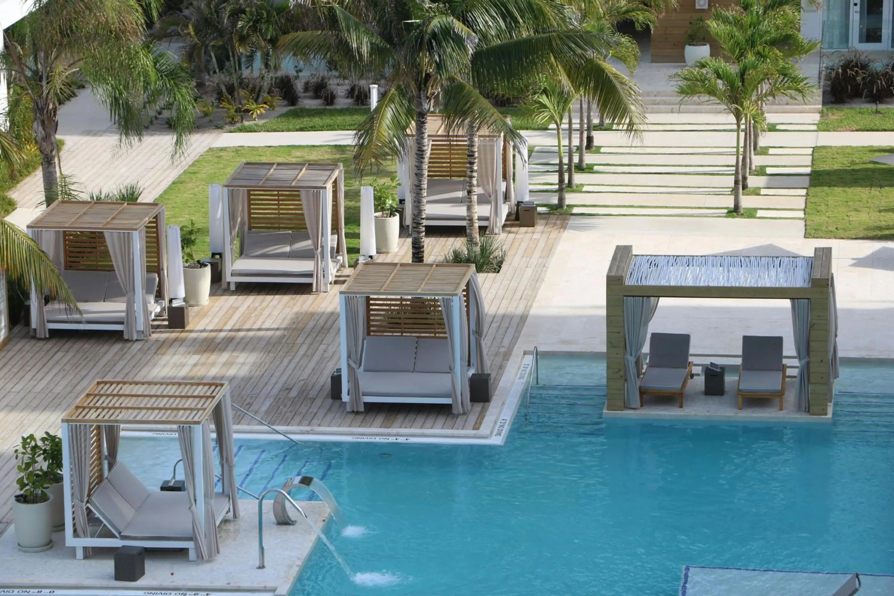 Swimming pool in Alaia Belize, Autograph Collection