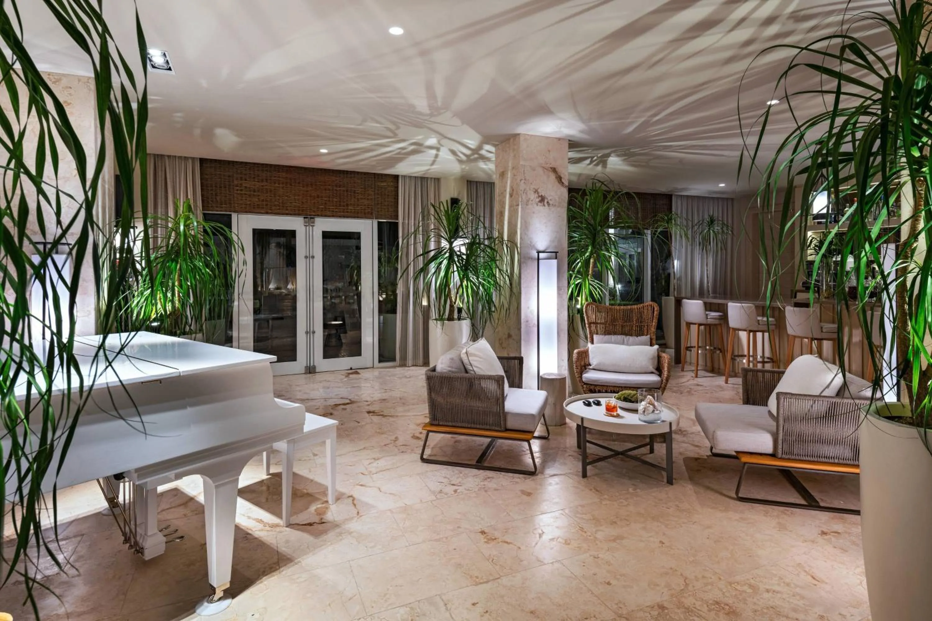 Lounge or bar in Alaia Belize, Autograph Collection