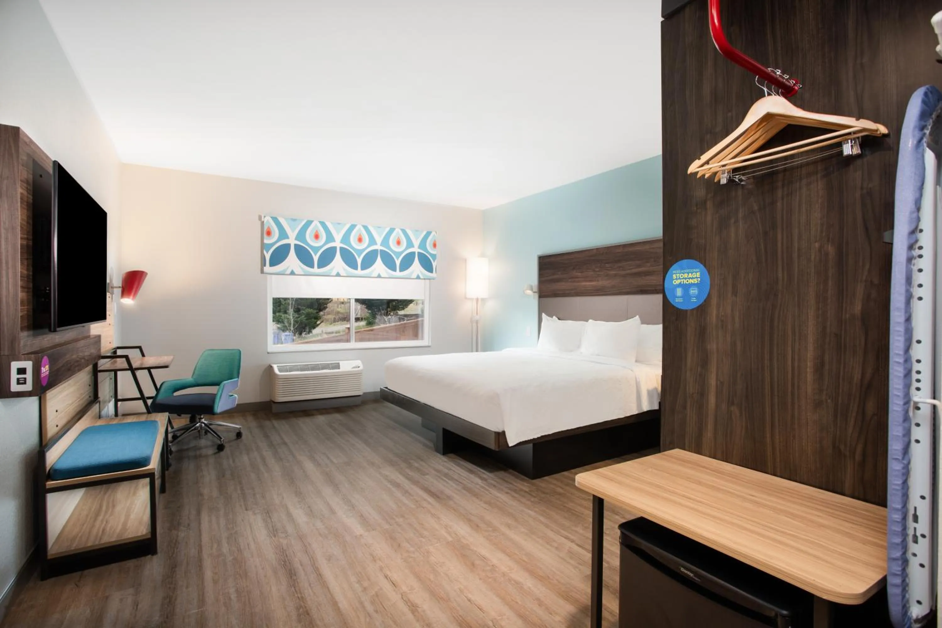 Bedroom, Bed in Tru by Hilton Asheville Blue Ridge Parkway