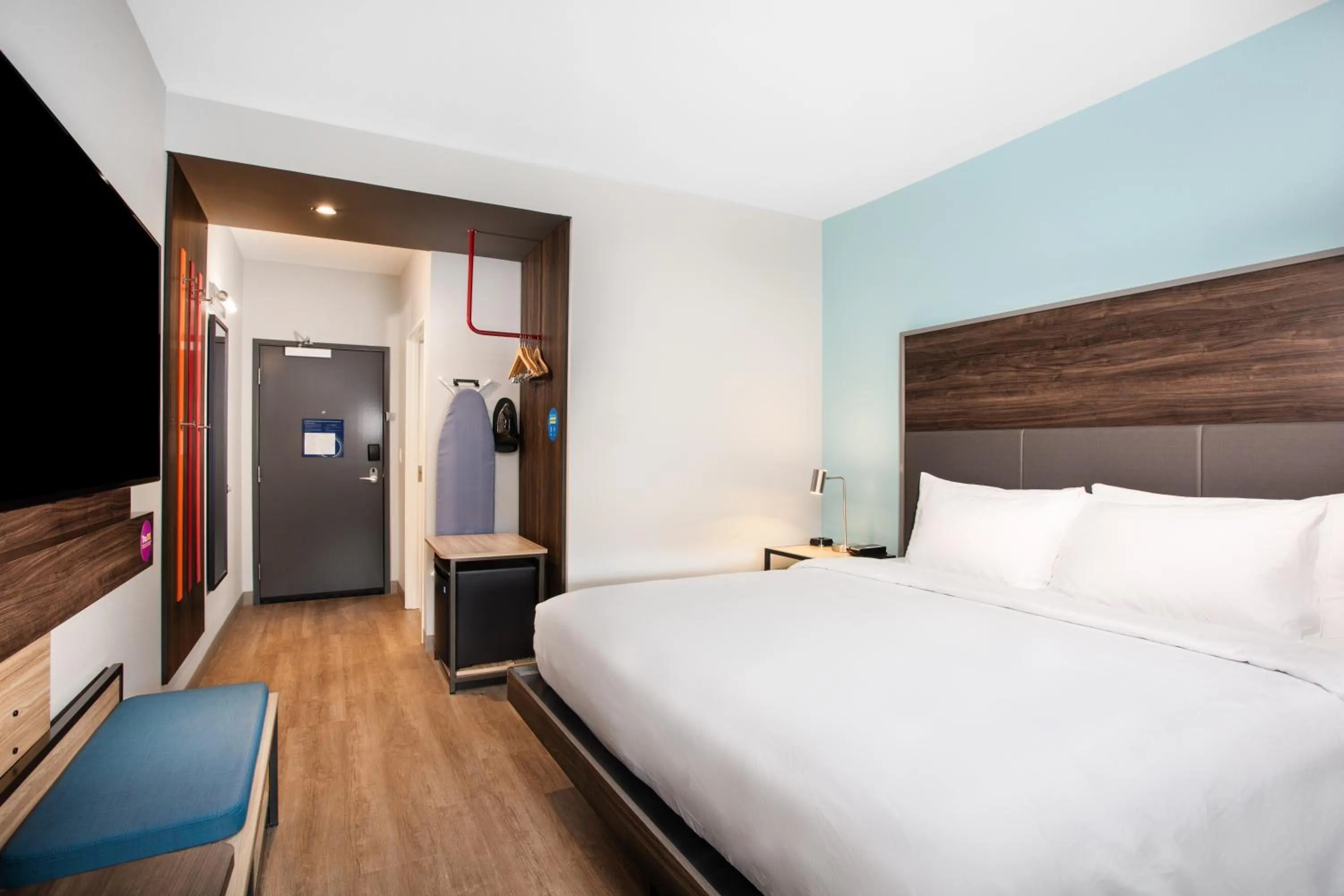 Bedroom, Bed in Tru by Hilton Asheville Blue Ridge Parkway