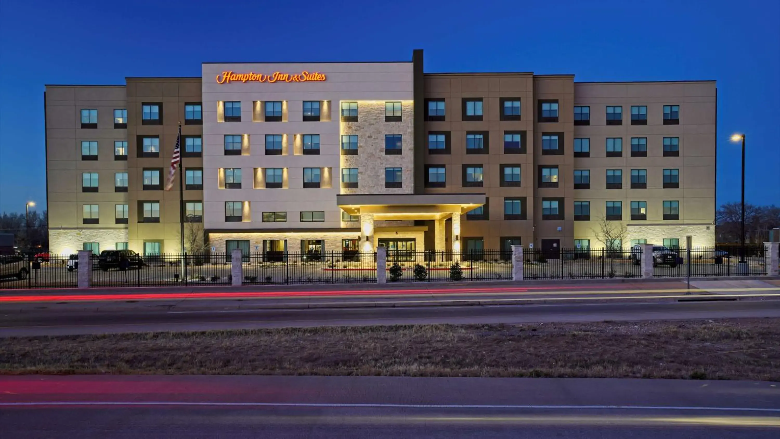 Property building in Hampton Inn & Suites Lubbock University, Tx Property building in Hampton Inn & Suites Lubbock University, Tx