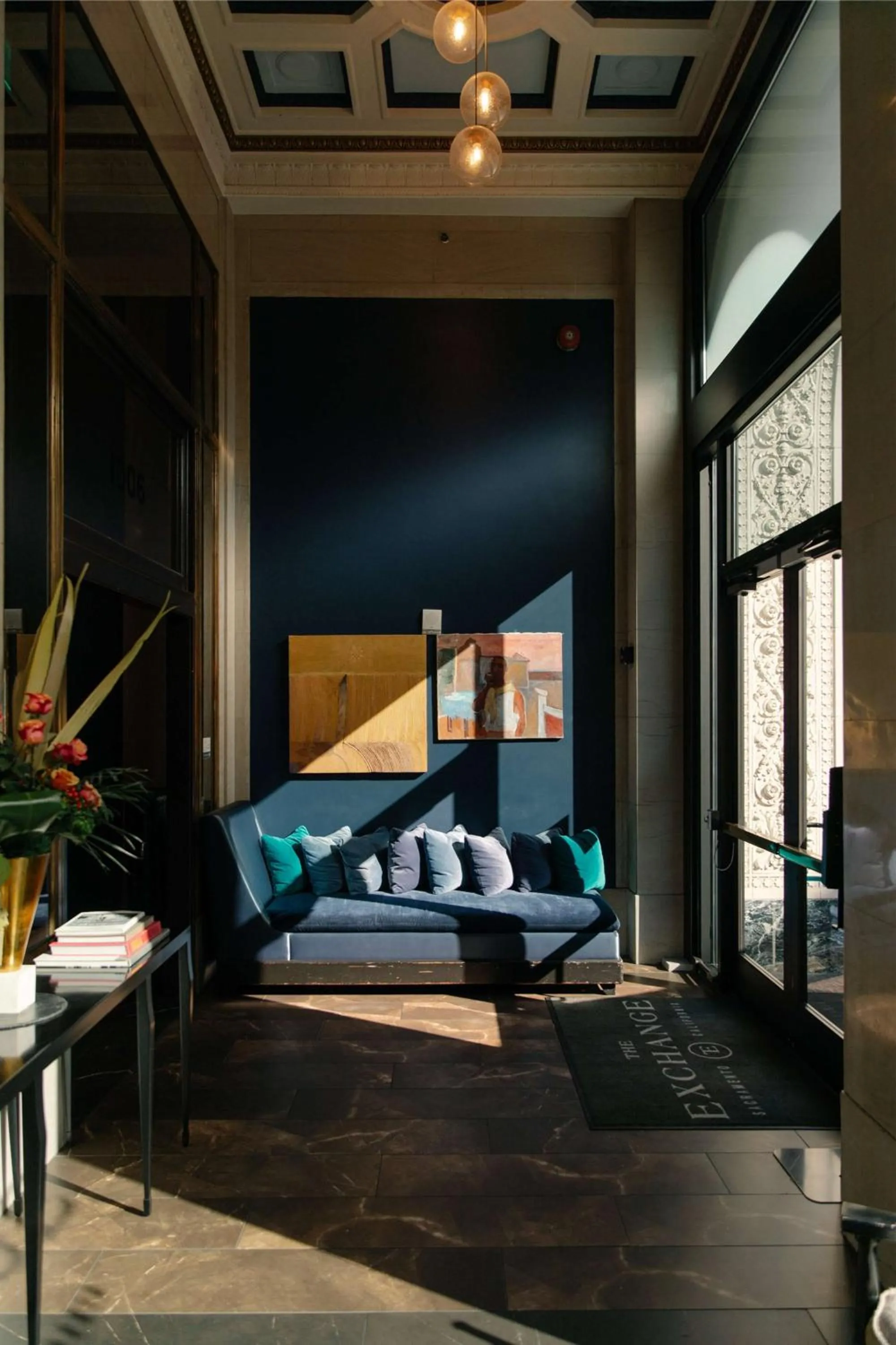 Lobby or reception, Bed in The Exchange Sacramento, Curio Collection By Hilton