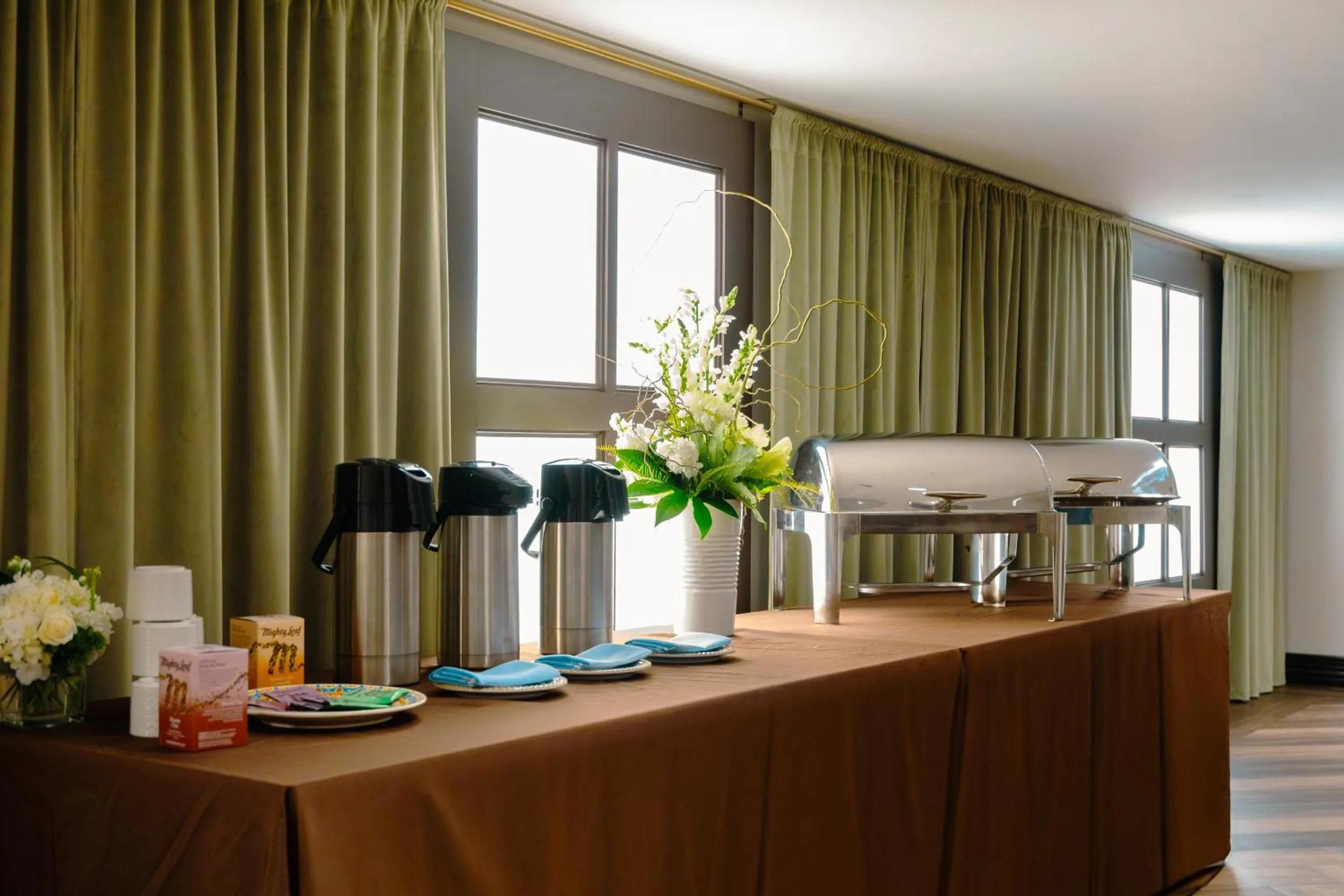 Coffee/tea facilities in The Exchange Sacramento, Curio Collection By Hilton