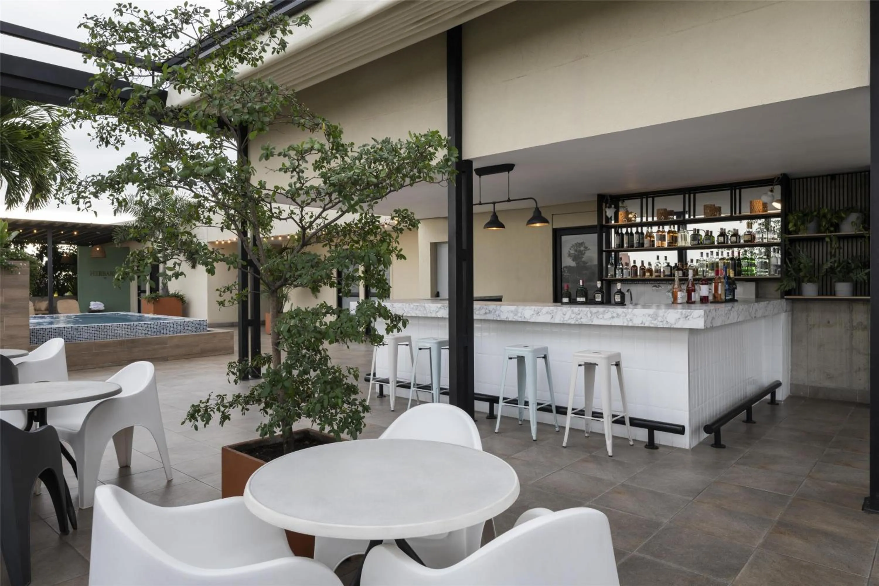 Lounge or bar in Hilton Garden Inn Cali Ciudad Jardin