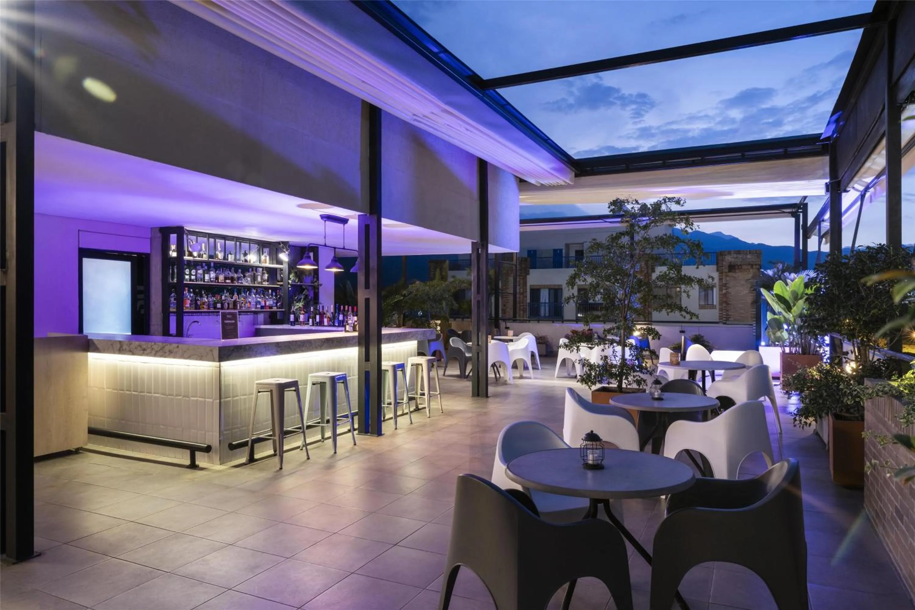 Lounge or bar in Hilton Garden Inn Cali Ciudad Jardin