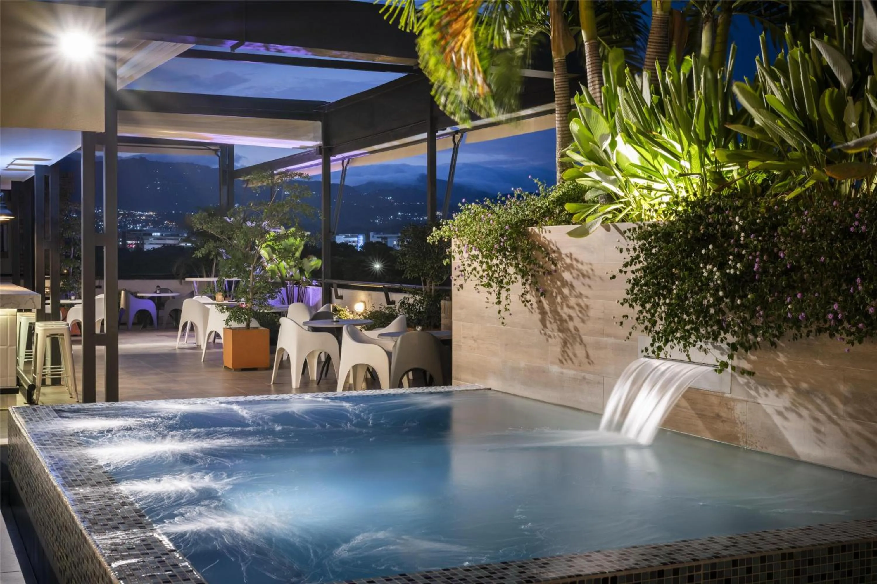 Lounge or bar in Hilton Garden Inn Cali Ciudad Jardin