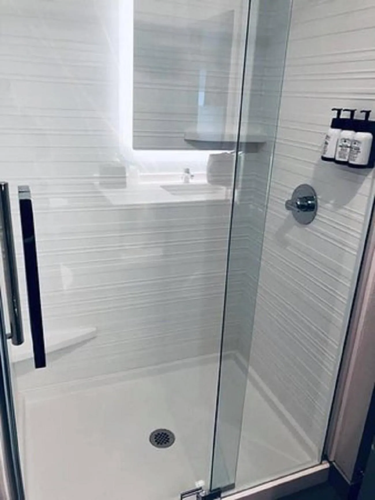 Shower in avid hotels - Zeeland by IHG