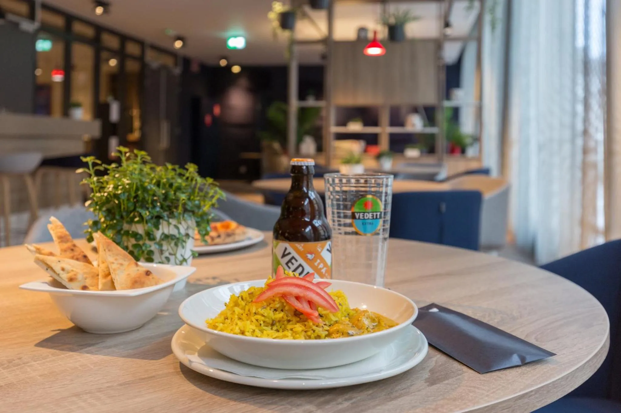 Lounge or bar in Holiday Inn Express Brussels-Grand-Place by IHG