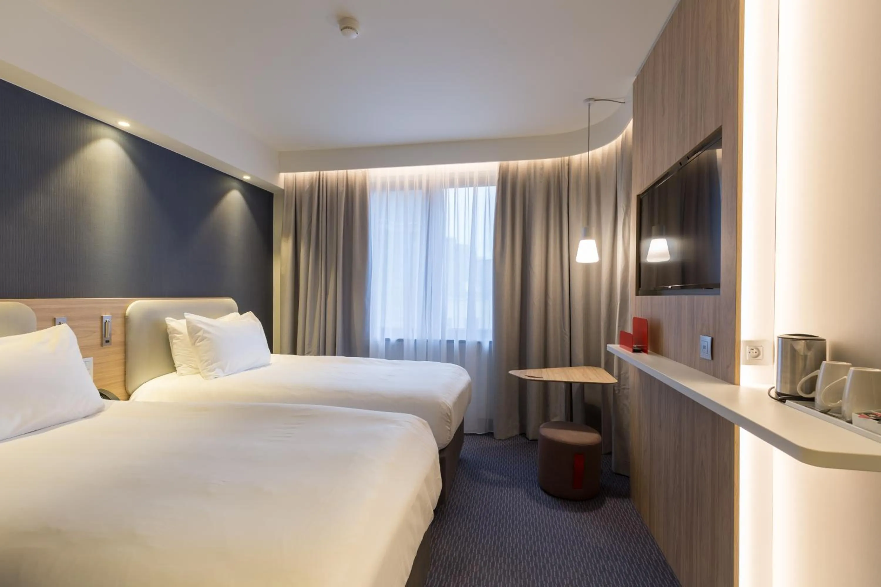Bed in Holiday Inn Express Brussels-Grand-Place by IHG