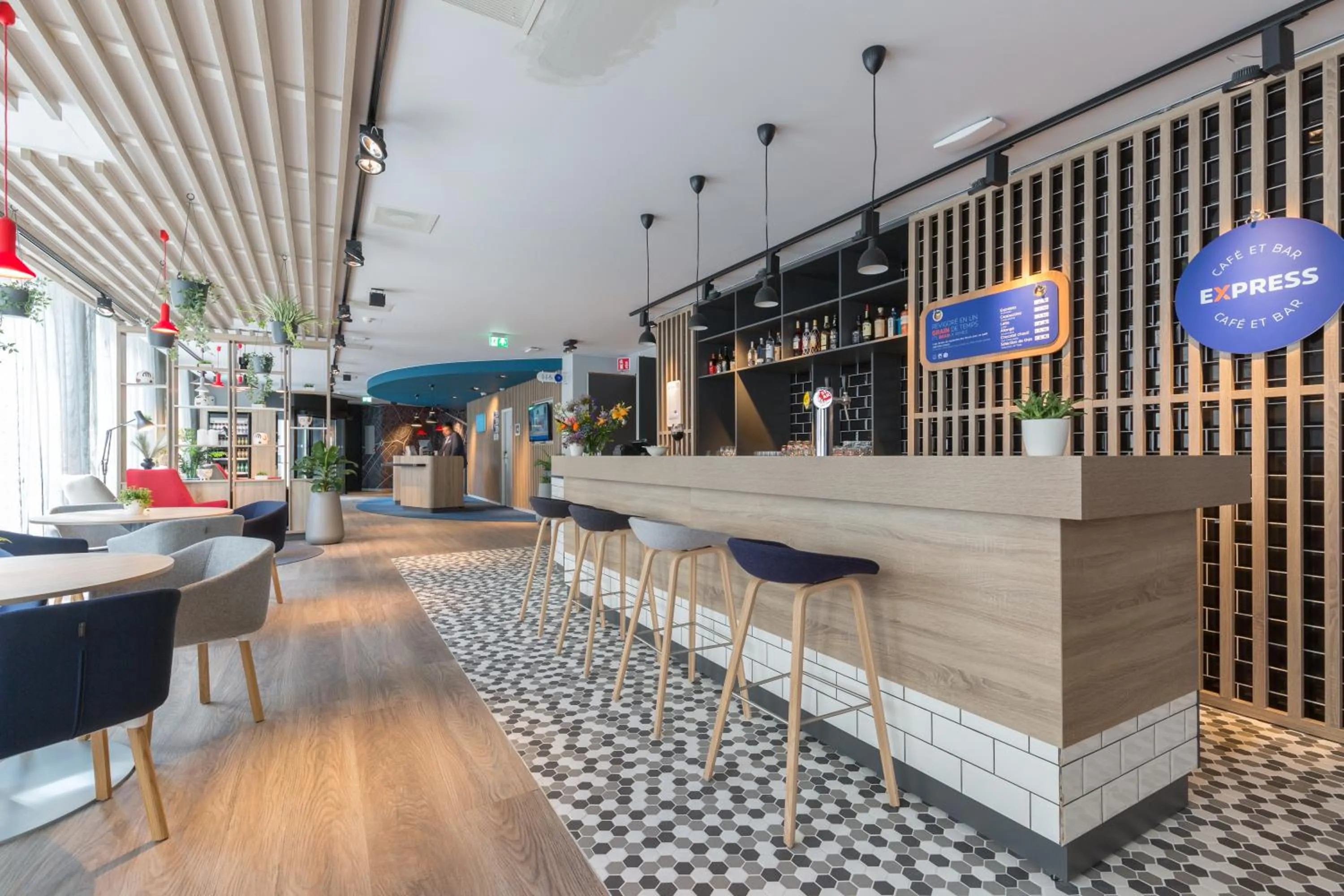 Lounge or bar in Holiday Inn Express Brussels-Grand-Place by IHG