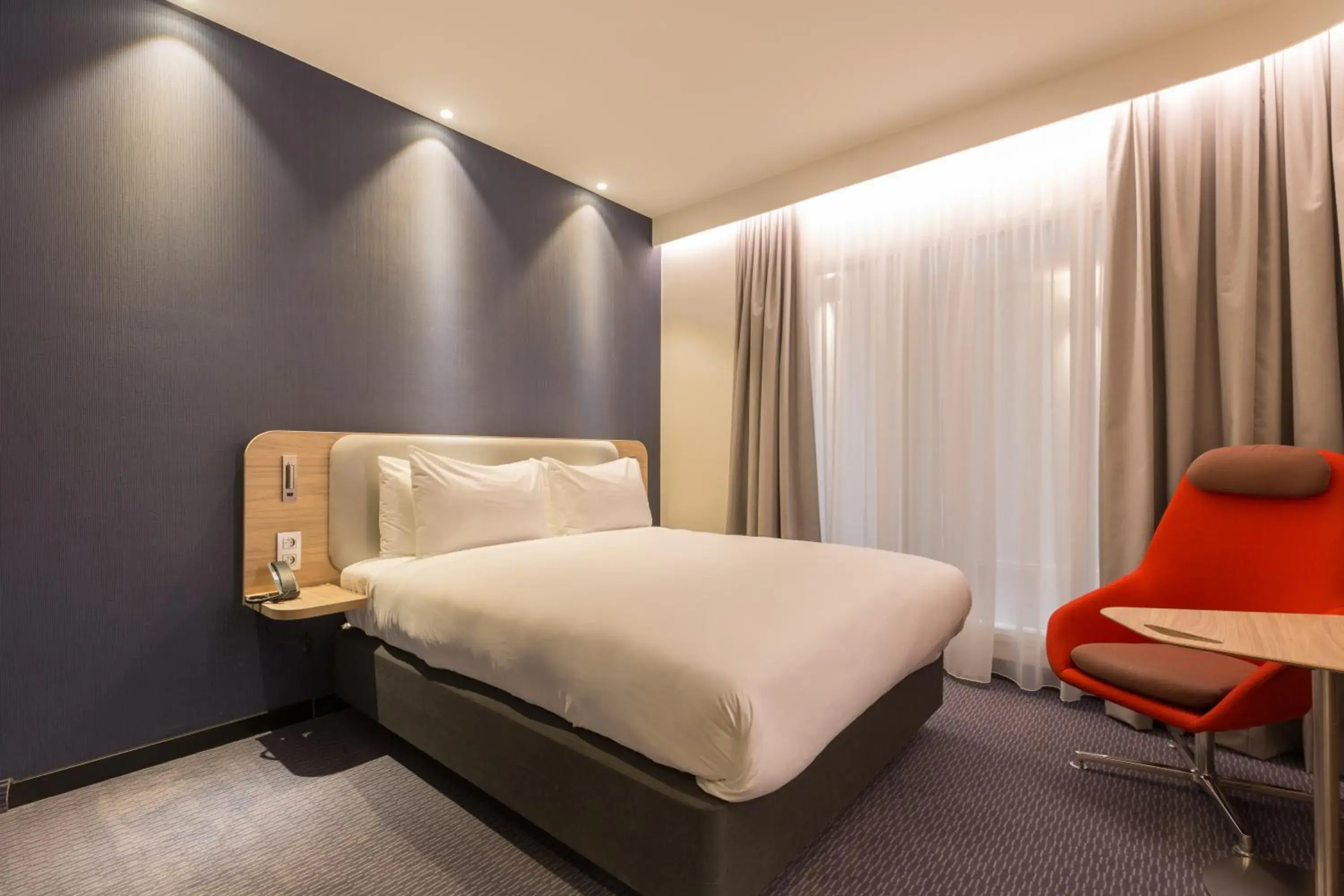 Standard Queen Room - Accessible with Free Breakfast in Holiday Inn Express Brussels-Grand-Place by IHG Standard Queen Room - Accessible with Free Breakfast in Holiday Inn Express Brussels-Grand-Place by IHG