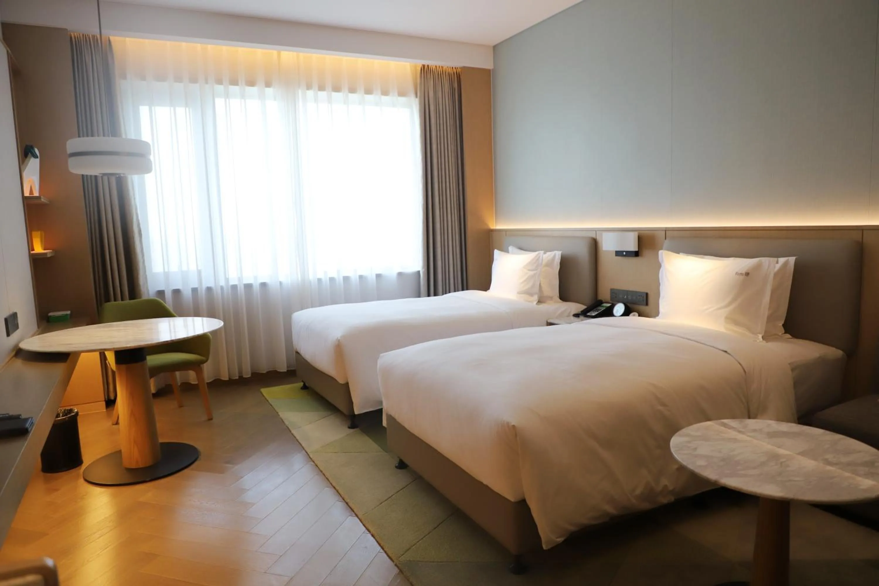 Photo of the whole room, Bed in Holiday Inn Zhengzhou High-Tech Zone by IHG