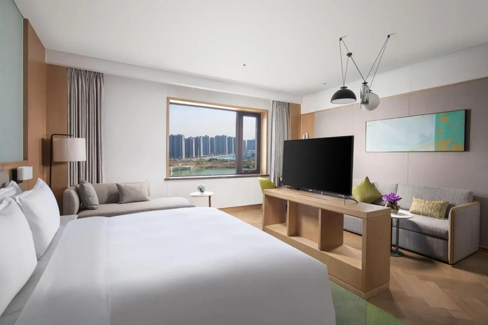 Photo of the whole room, Bed in Holiday Inn Zhengzhou High-Tech Zone by IHG Photo of the whole room, Bed in Holiday Inn Zhengzhou High-Tech Zone by IHG