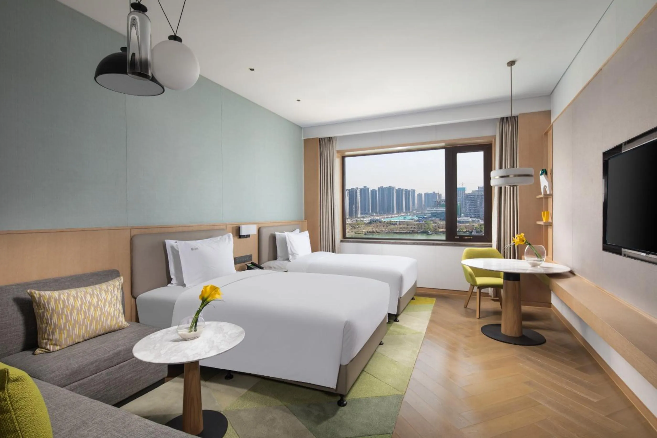 Photo of the whole room, Bed in Holiday Inn Zhengzhou High-Tech Zone by IHG