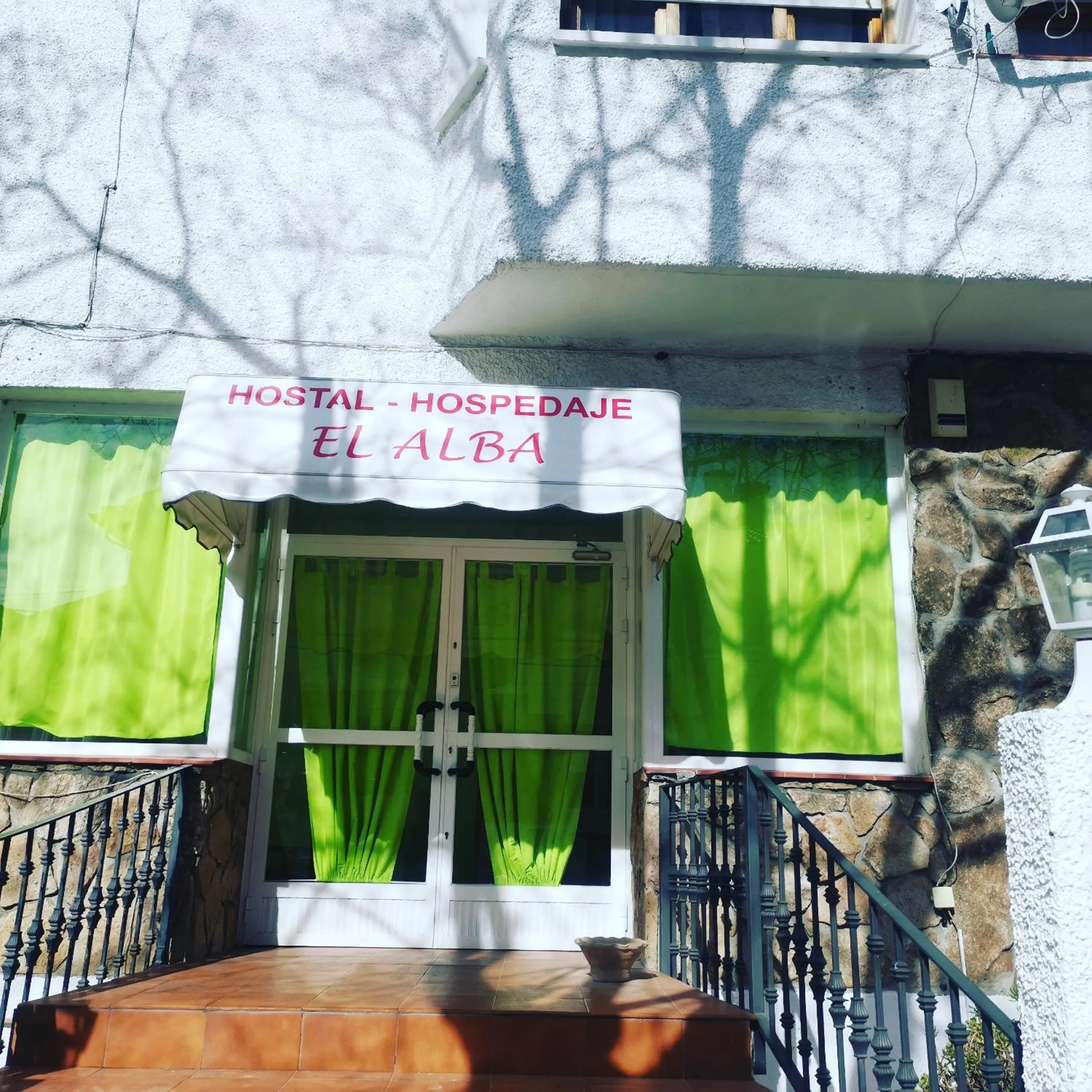Facade/entrance in Hostal El Alba