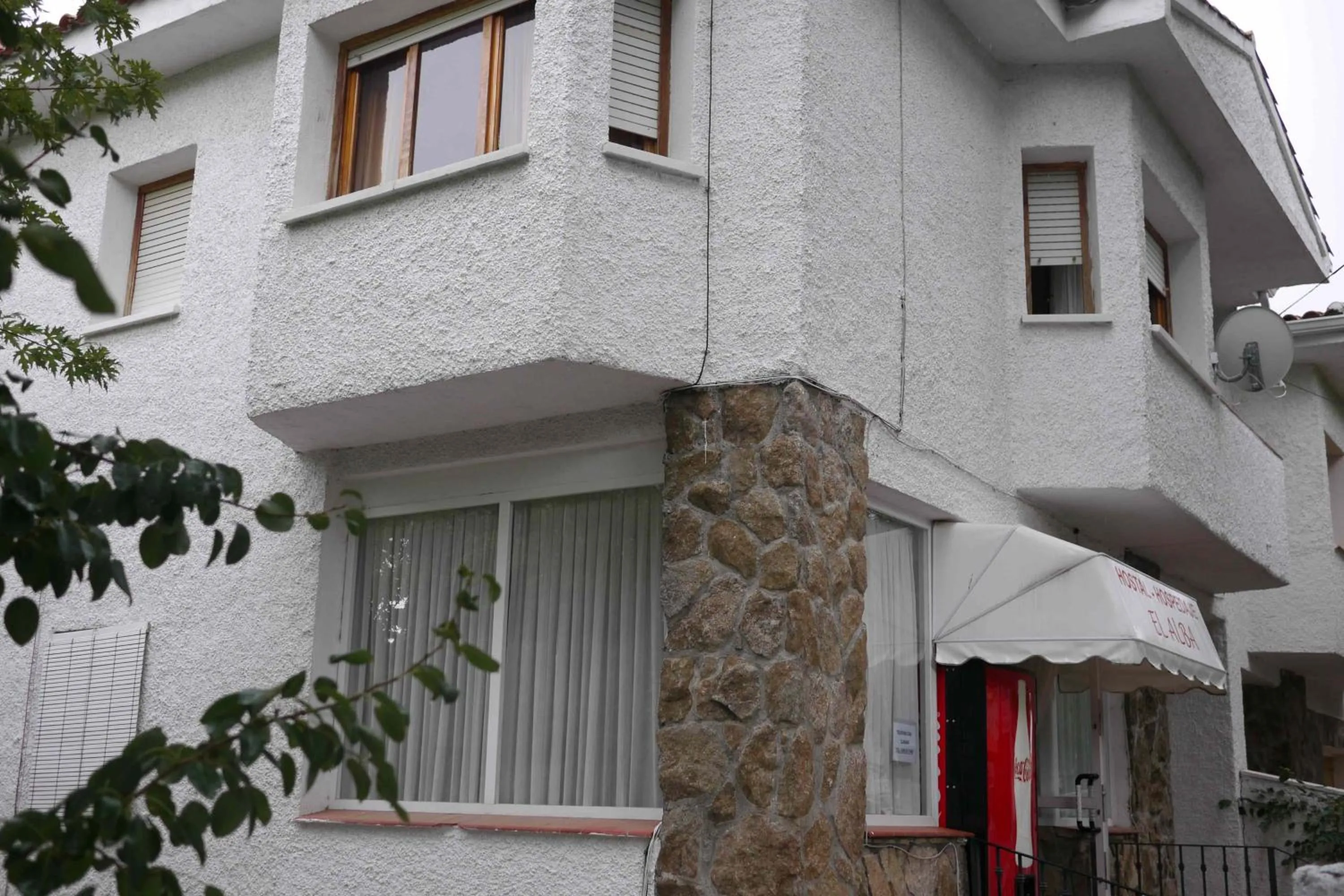Facade/entrance in Hostal El Alba