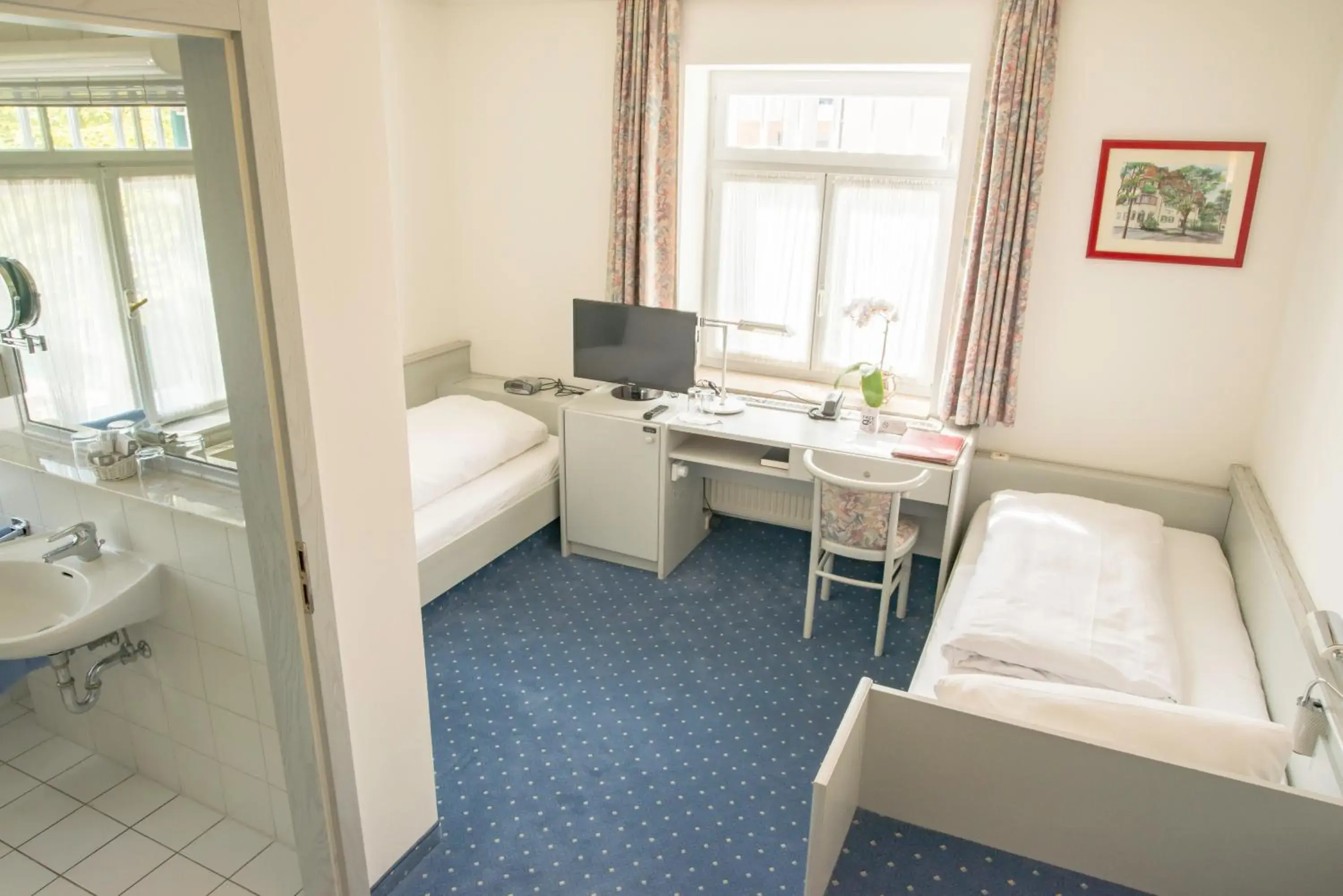 Twin Room - single occupancy in Hotel Gautinger Hof - Ruhig im Fünf-Seen-Land nahe S-Bahn und München Twin Room - single occupancy in Hotel Gautinger Hof - Ruhig im Fünf-Seen-Land nahe S-Bahn und München