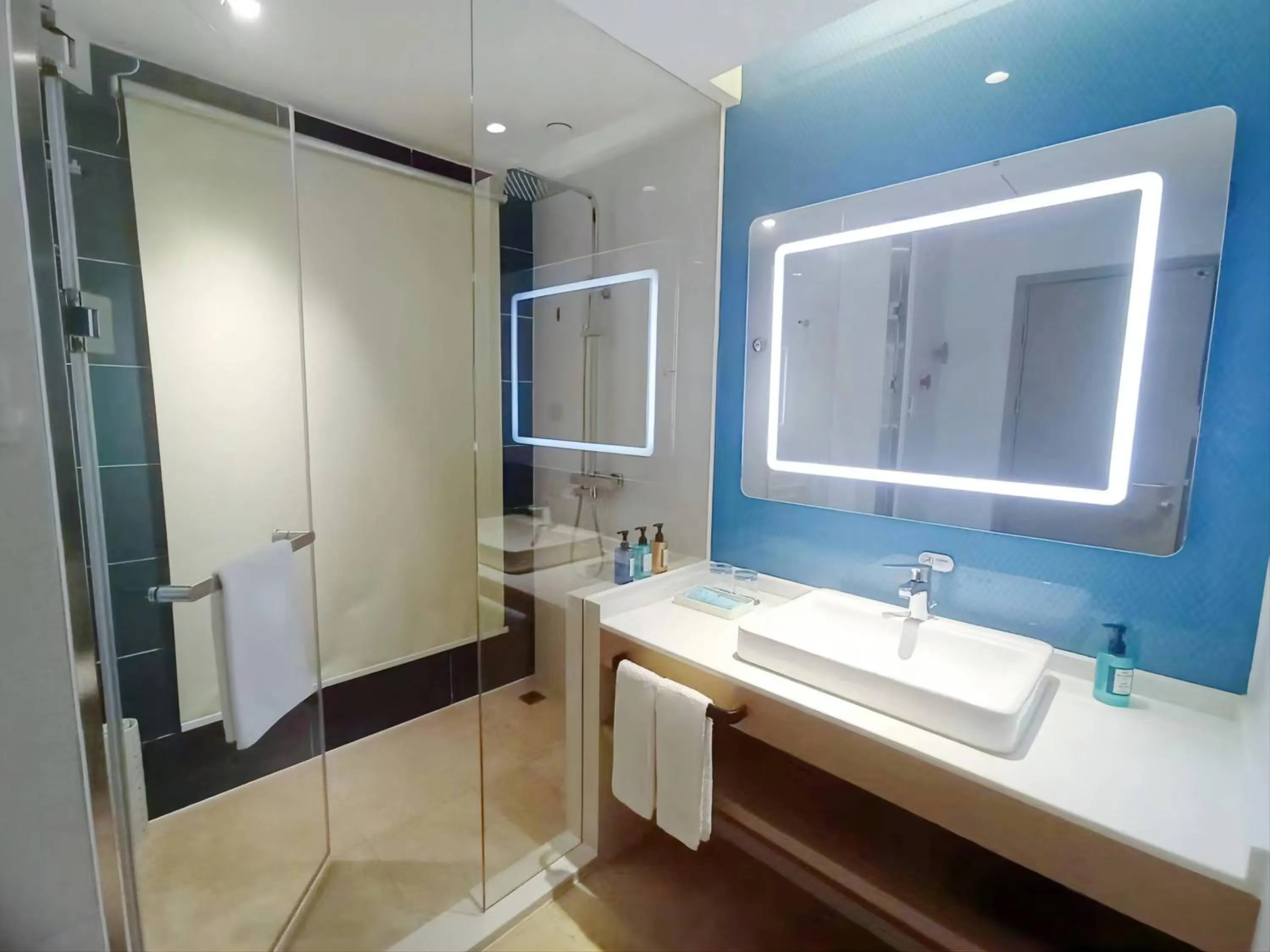 Photo of the whole room in Holiday Inn Express Ulanqab Jining by IHG