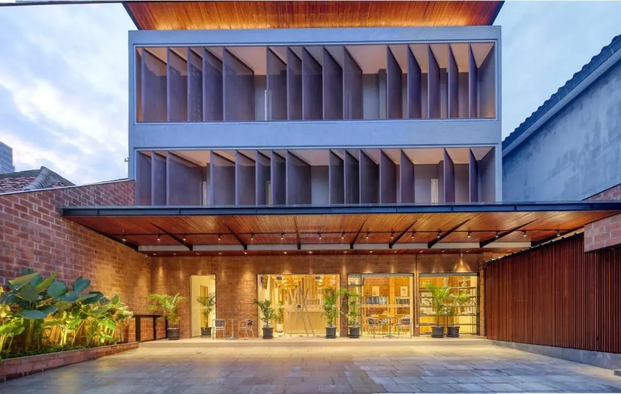 Property building in Cool Living Property building in Cool Living