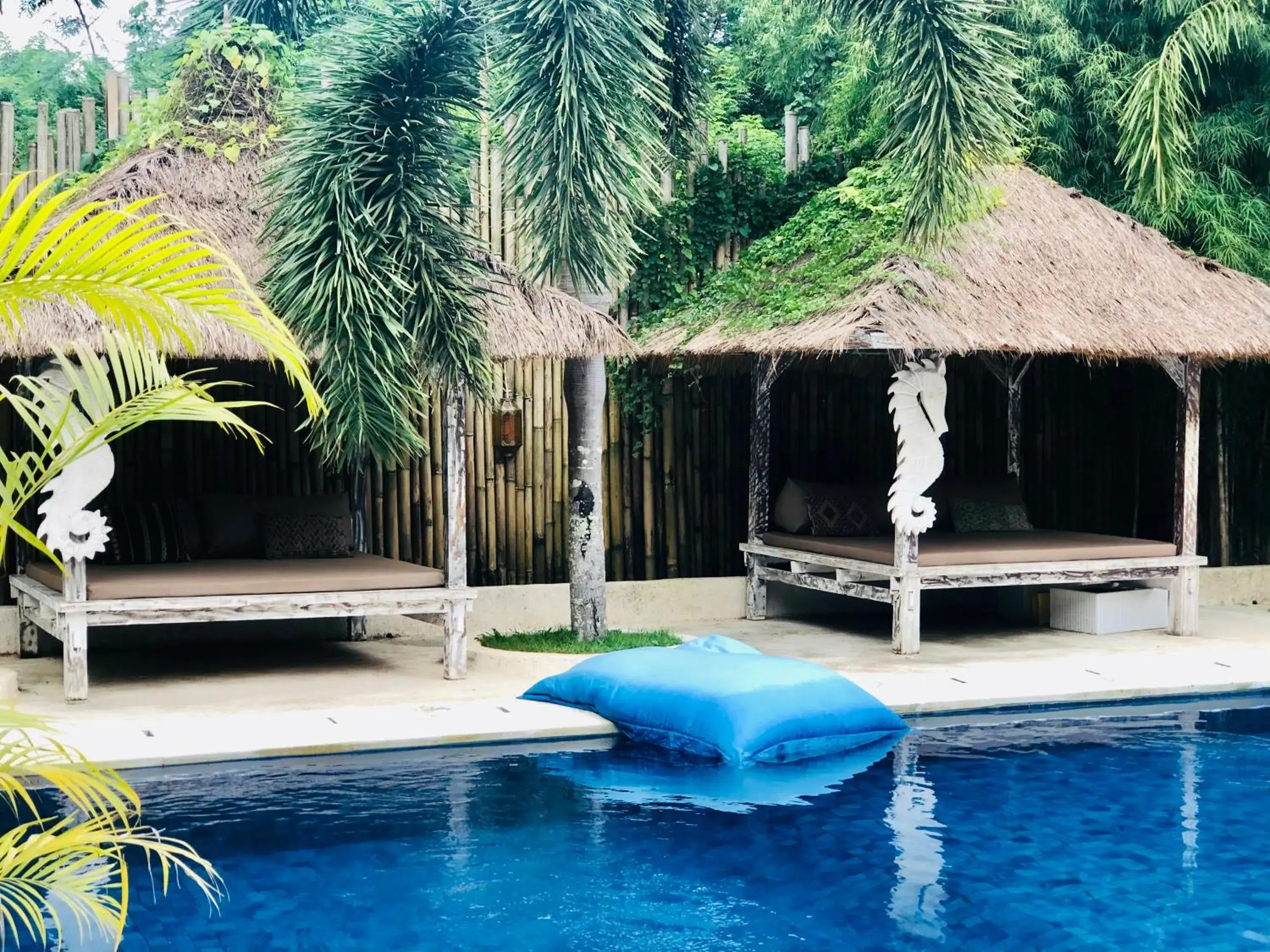 Swimming pool in Sriyana Uluwatu Swimming pool in Sriyana Uluwatu