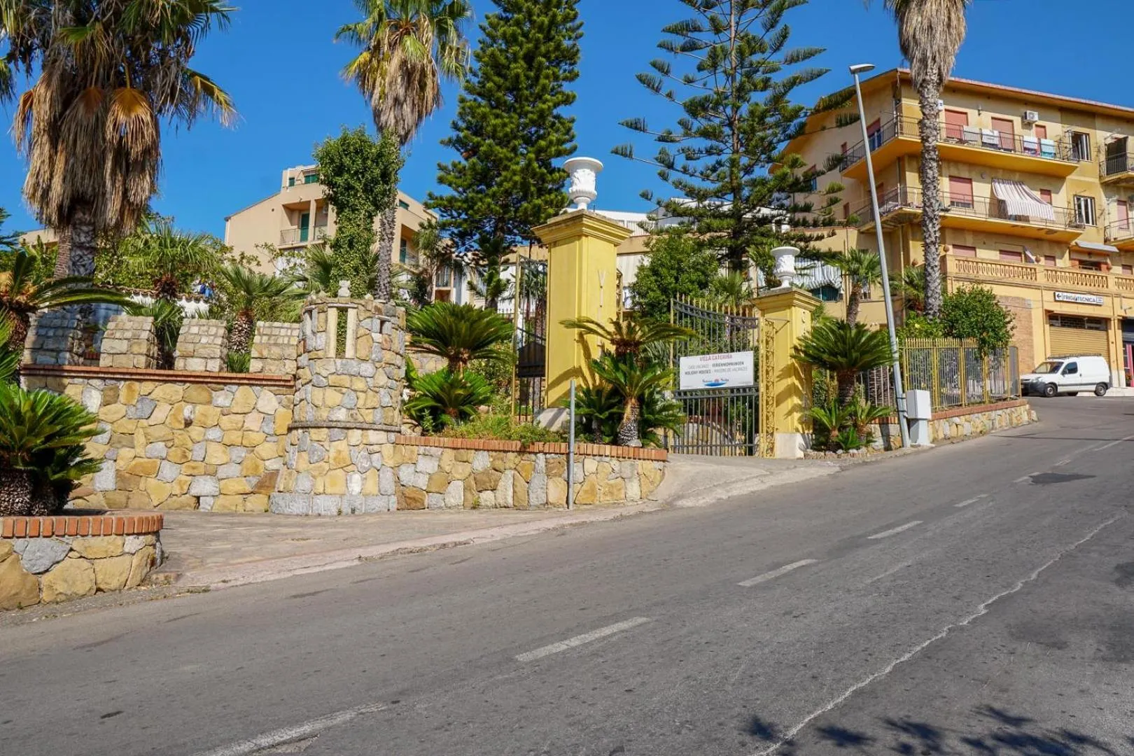 Facade/entrance in Villa Caterina - Solemar Sicilia