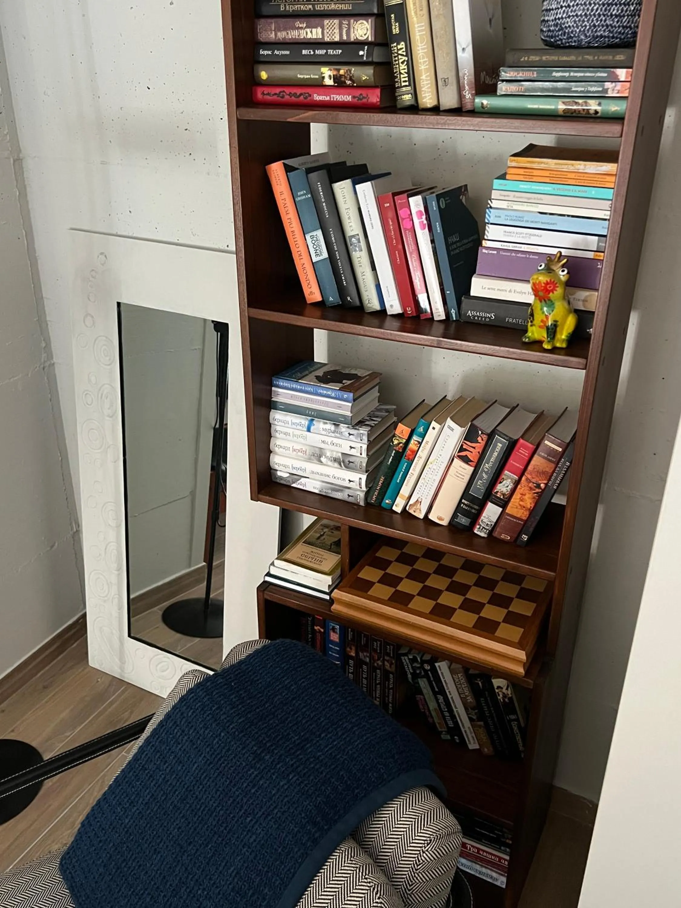 Library in GreenValley BnB