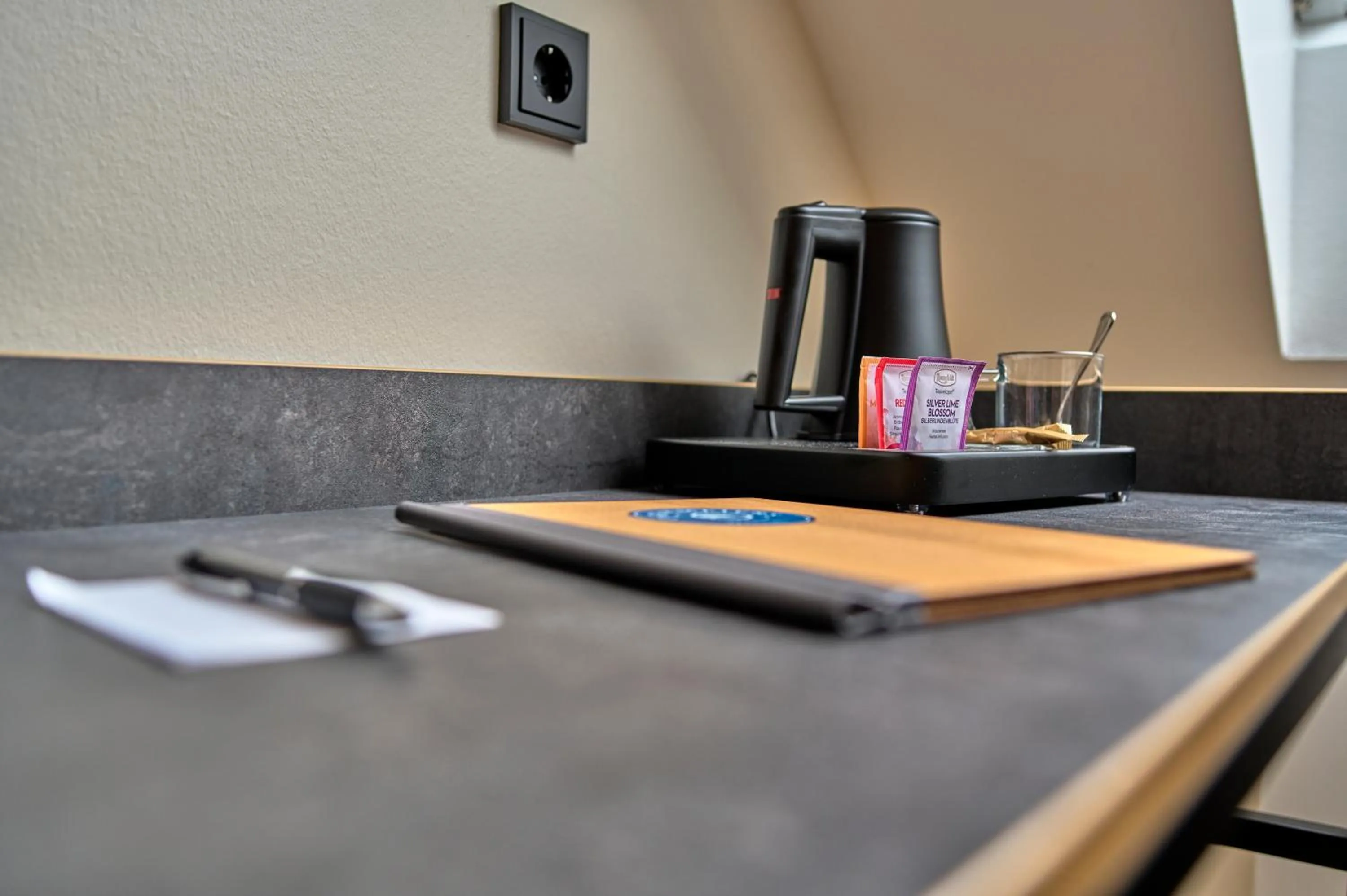 Coffee/tea facilities in Gasthaus Hotel Ostermeier