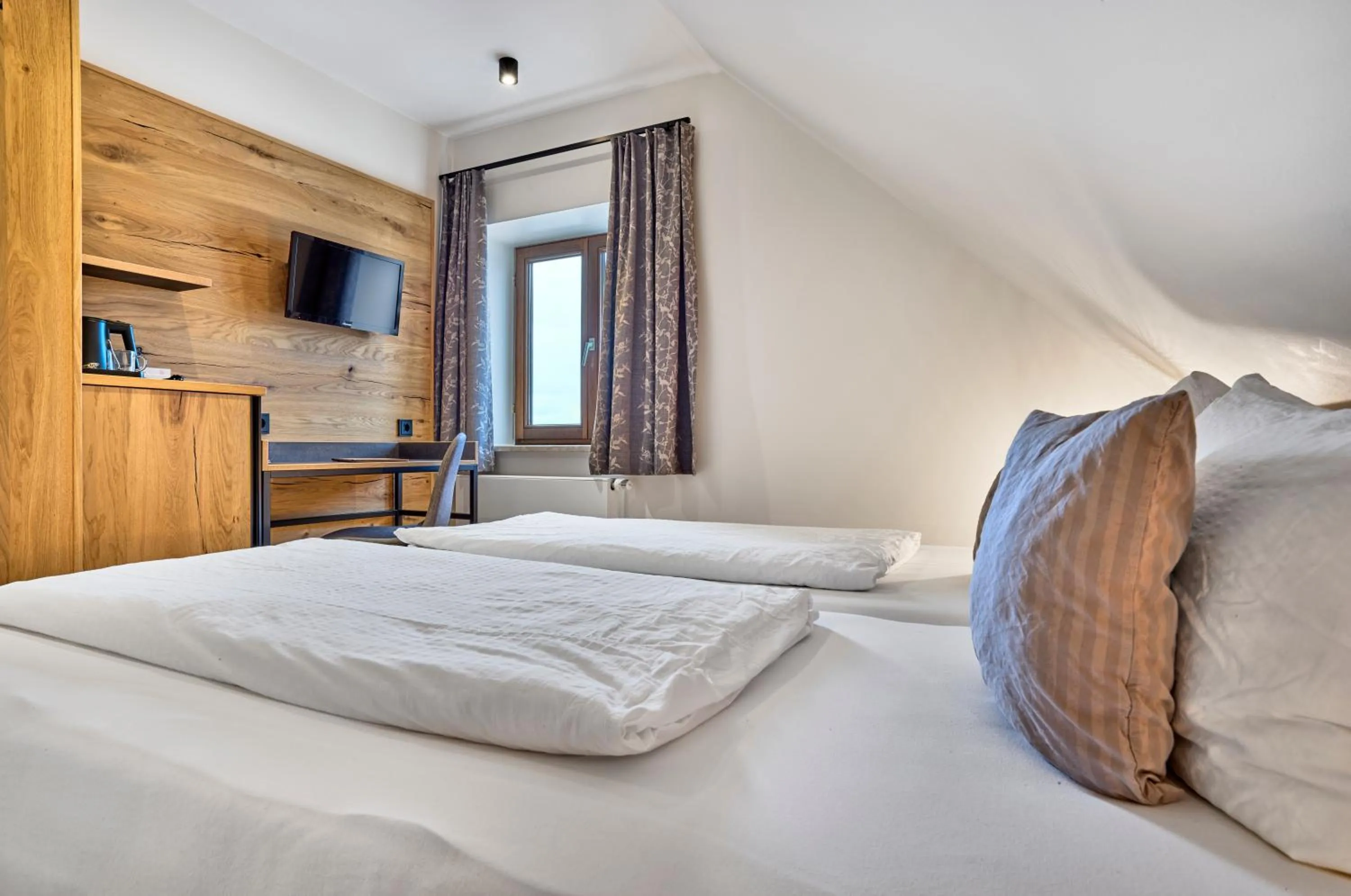 Bed in Gasthaus Hotel Ostermeier