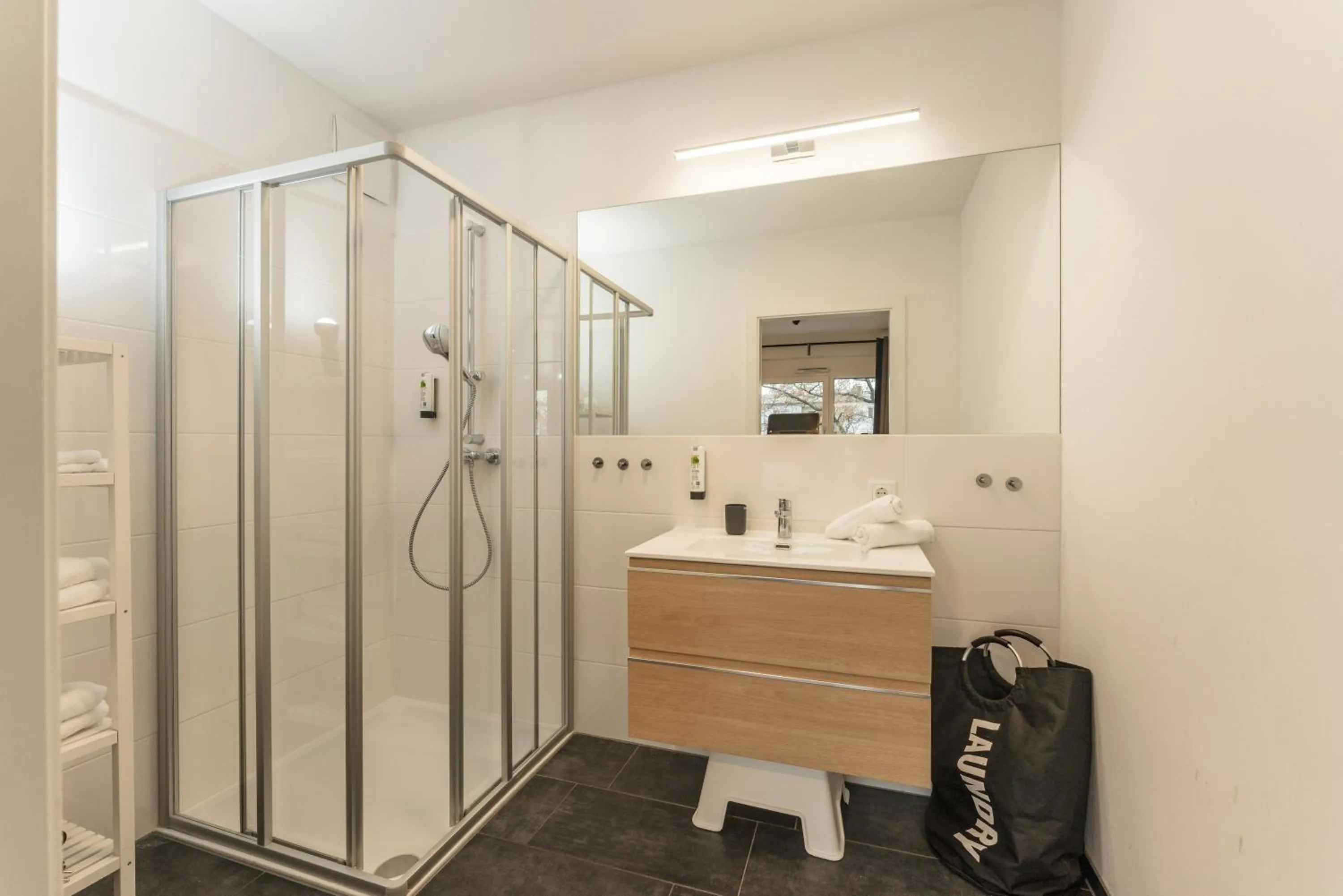 Shower in APSTAY Eggenberg I Self Check-in I Parking option